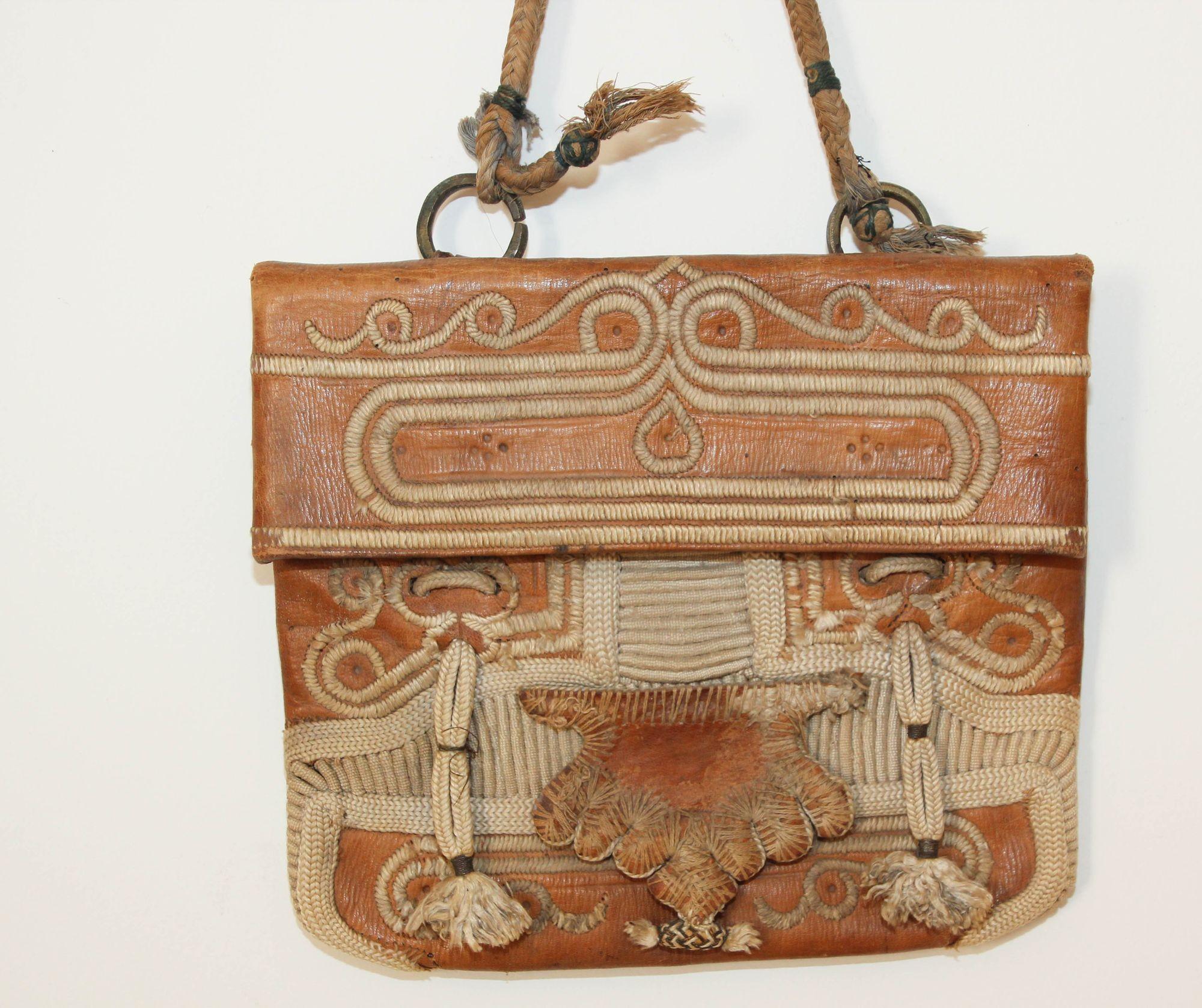Antique collectible leather African Moroccan satchel bag with flap decorated with traditional Moorish embroideries.
Hand-tooled in Marrakech, this is an old antique shoulder slim bag, merchants in Morocco when traveling used this bag under their