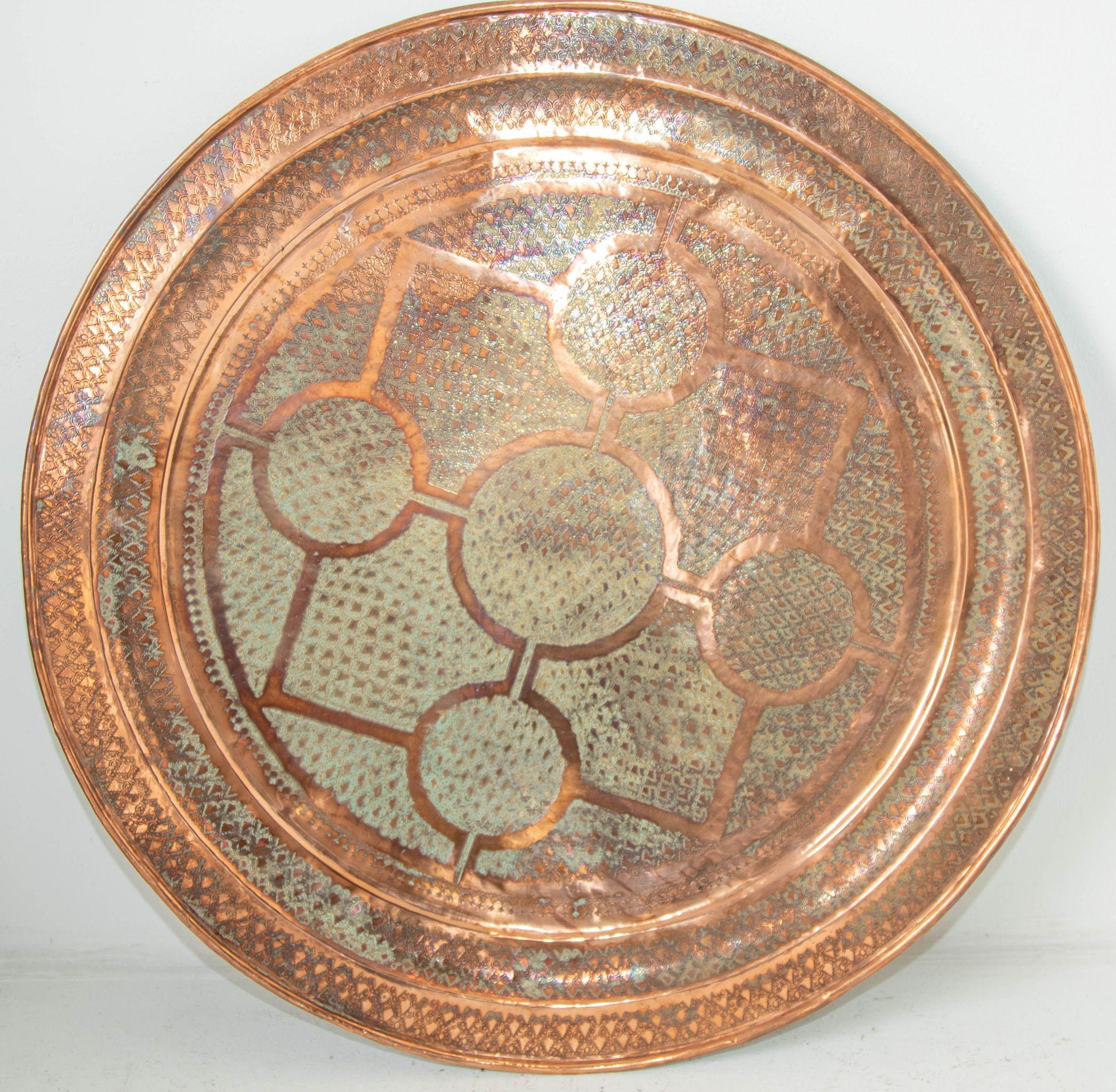 Antique hand tooled huge collectible Moroccan metal copper tray platter charger, 38 inches diameter. Circa 1920's.
Stunning antique huge handcrafted Moroccan heavy solid polished copper charger platter all hand tooled in exquisite geometric designs.