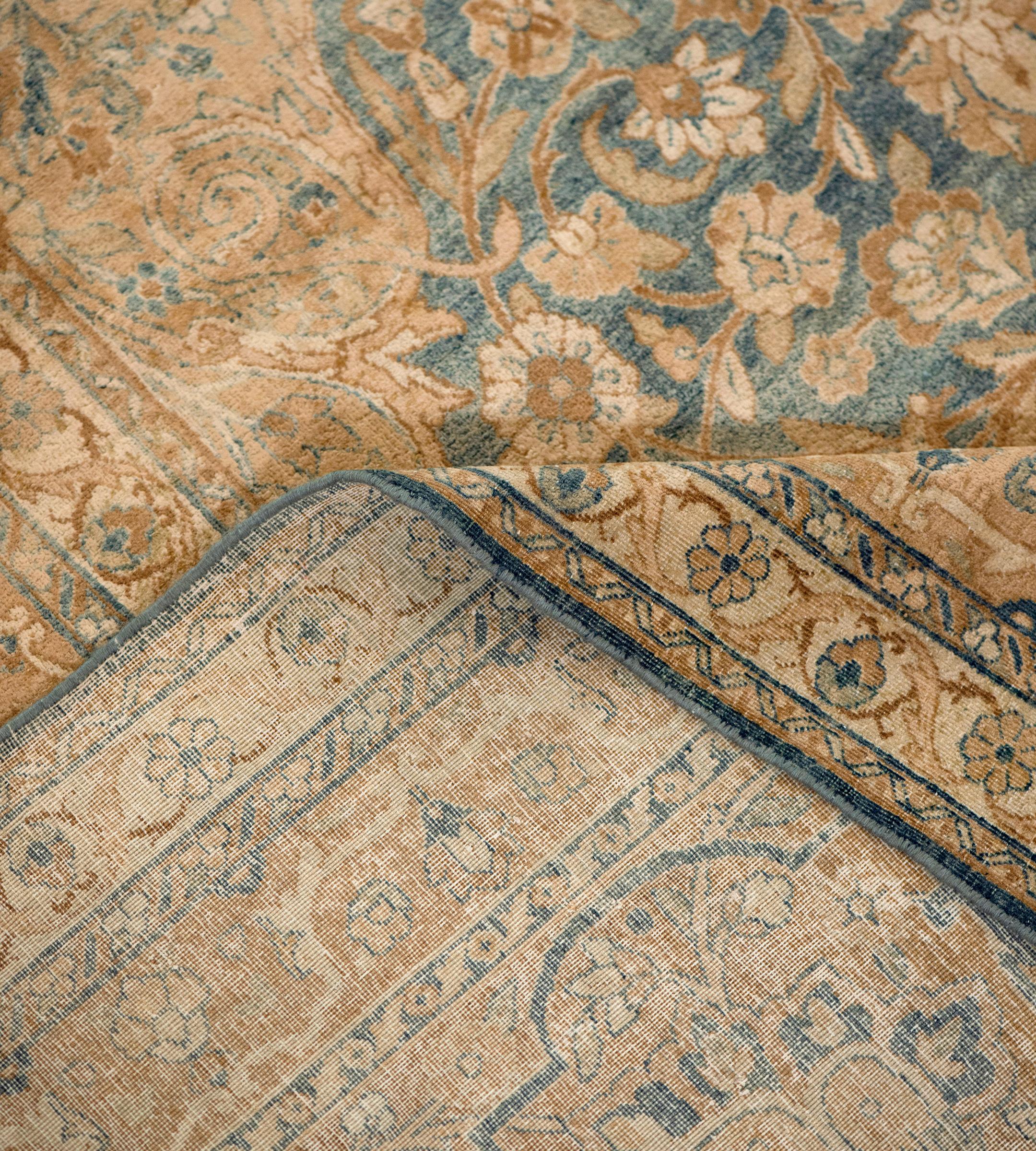 Laine Antique Tapis persan à fleurs tissé à la main Kerman en vente
