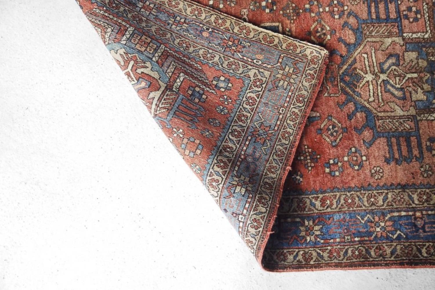 Ancien tapis Heriz du Moyen-Orient tissé à la main, années 1920 en vente 5