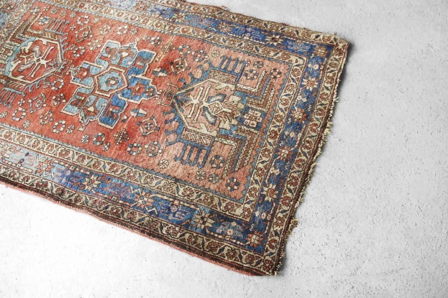 Ancien tapis Heriz du Moyen-Orient tissé à la main, années 1920 en vente 7