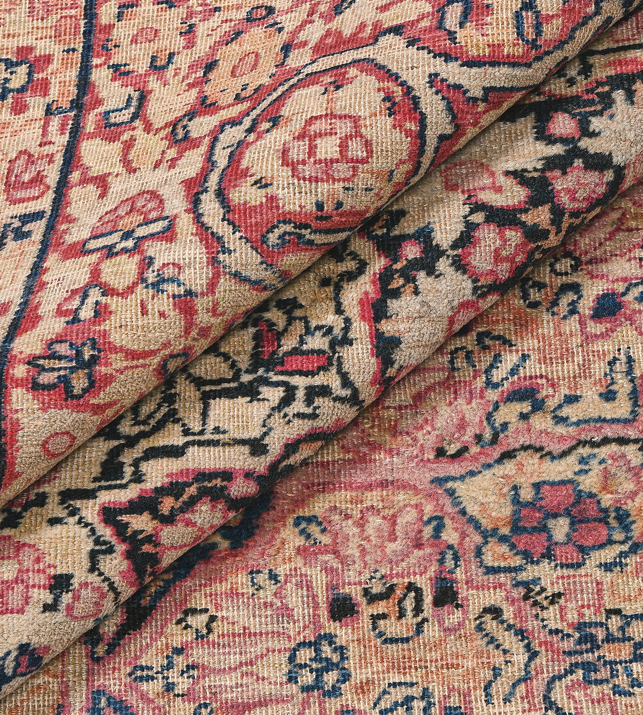 Antiker handgewebter traditioneller, geblümter persischer Kerman-Teppich im Angebot 3