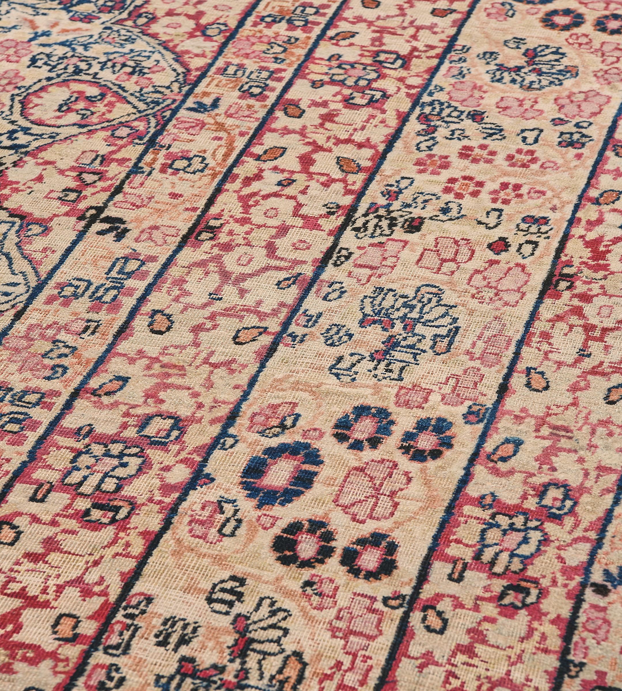Antiker handgewebter traditioneller, geblümter persischer Kerman-Teppich im Angebot 1