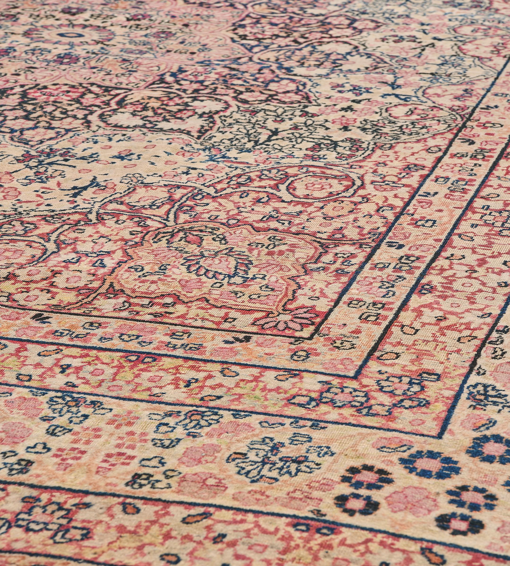 Antiker handgewebter traditioneller, geblümter persischer Kerman-Teppich im Angebot 2