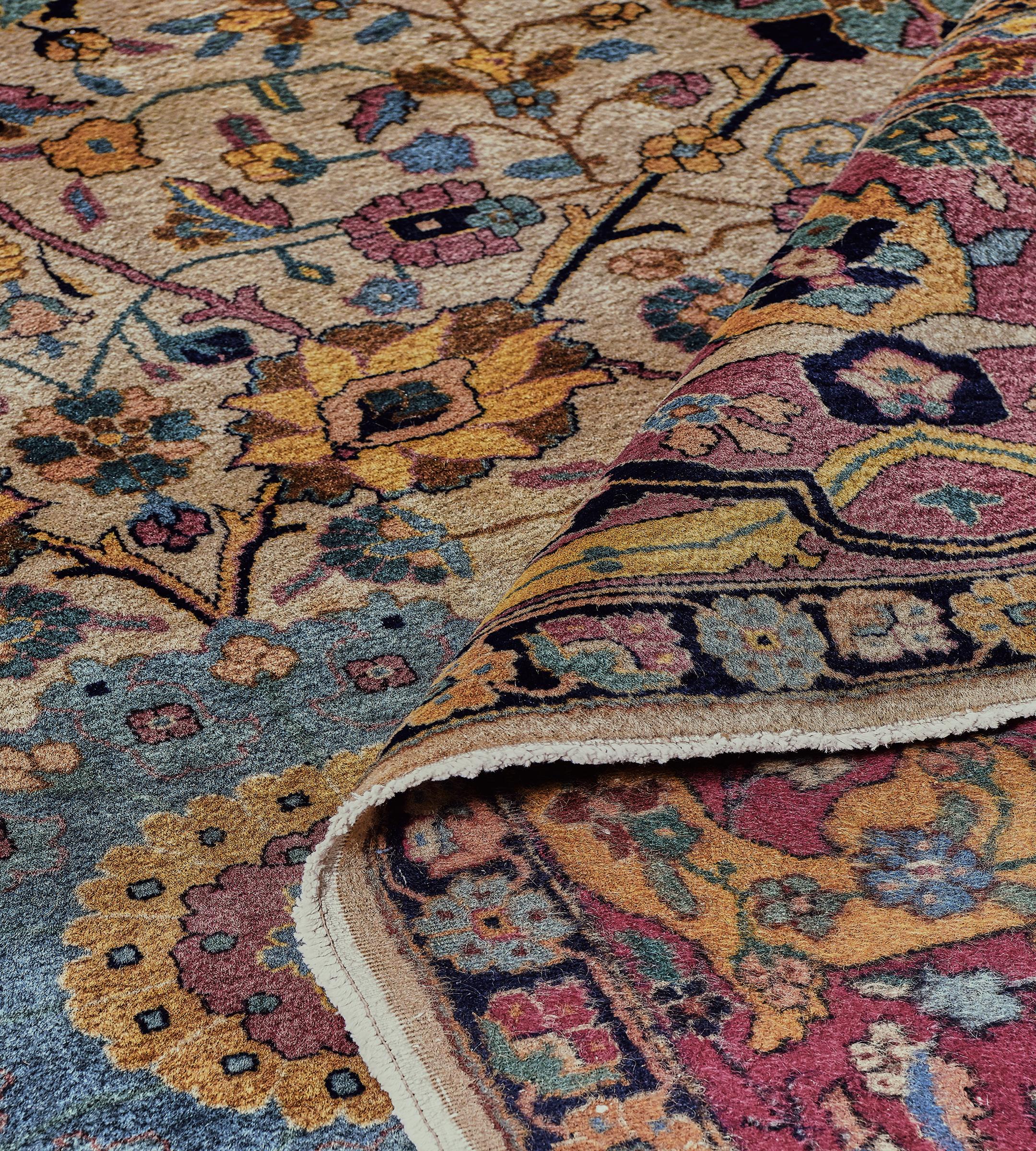 Antiker handgewebter mehrfarbiger indischer Agra-Teppich aus Wolle mit Blumenmuster im Angebot 3