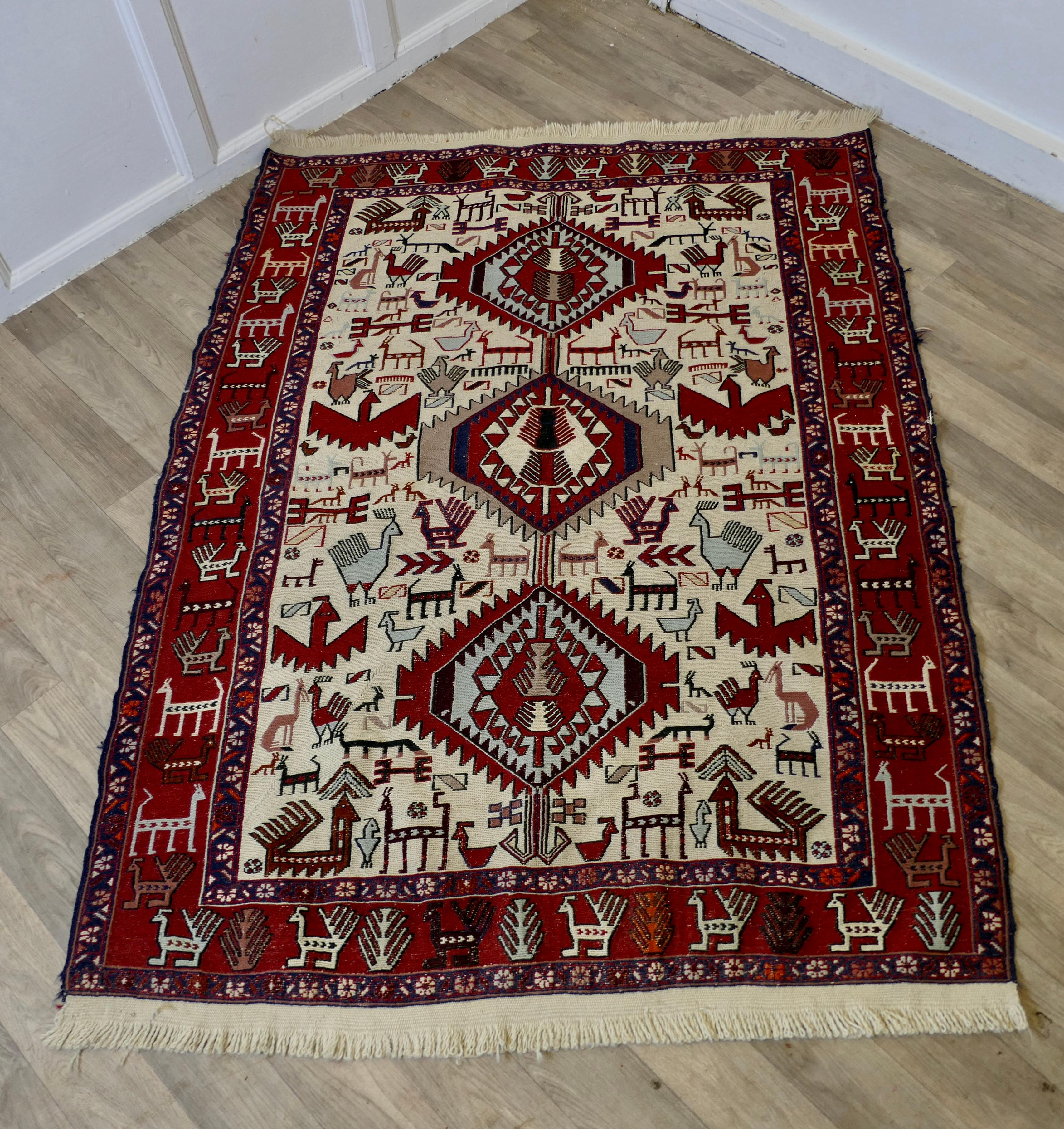 Tapis ancien tissé à la main Une belle pièce avec une large bordure en vente 2