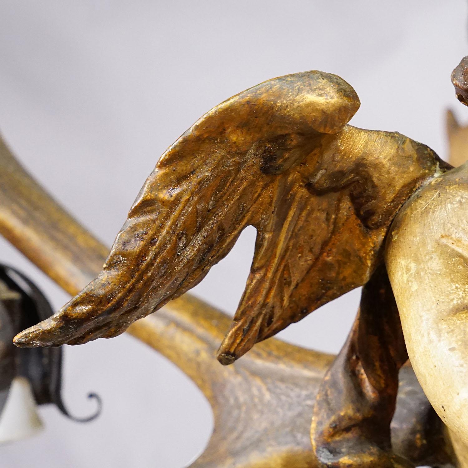 Lusterweibchen d'un ange sculpté à la main, vers 1900 en vente 2