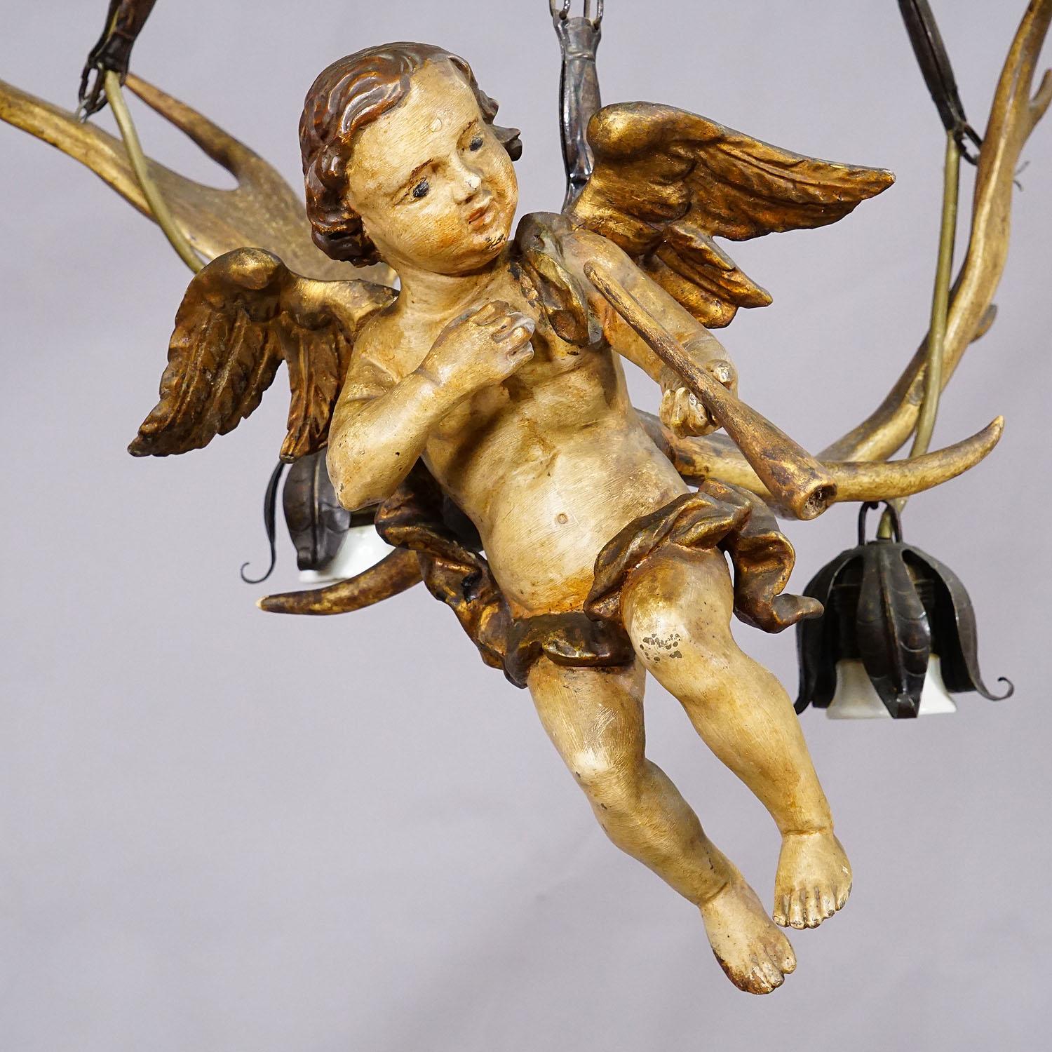Lusterweibchen d'un ange sculpté à la main, vers 1900 Bon état - En vente à Berghuelen, DE