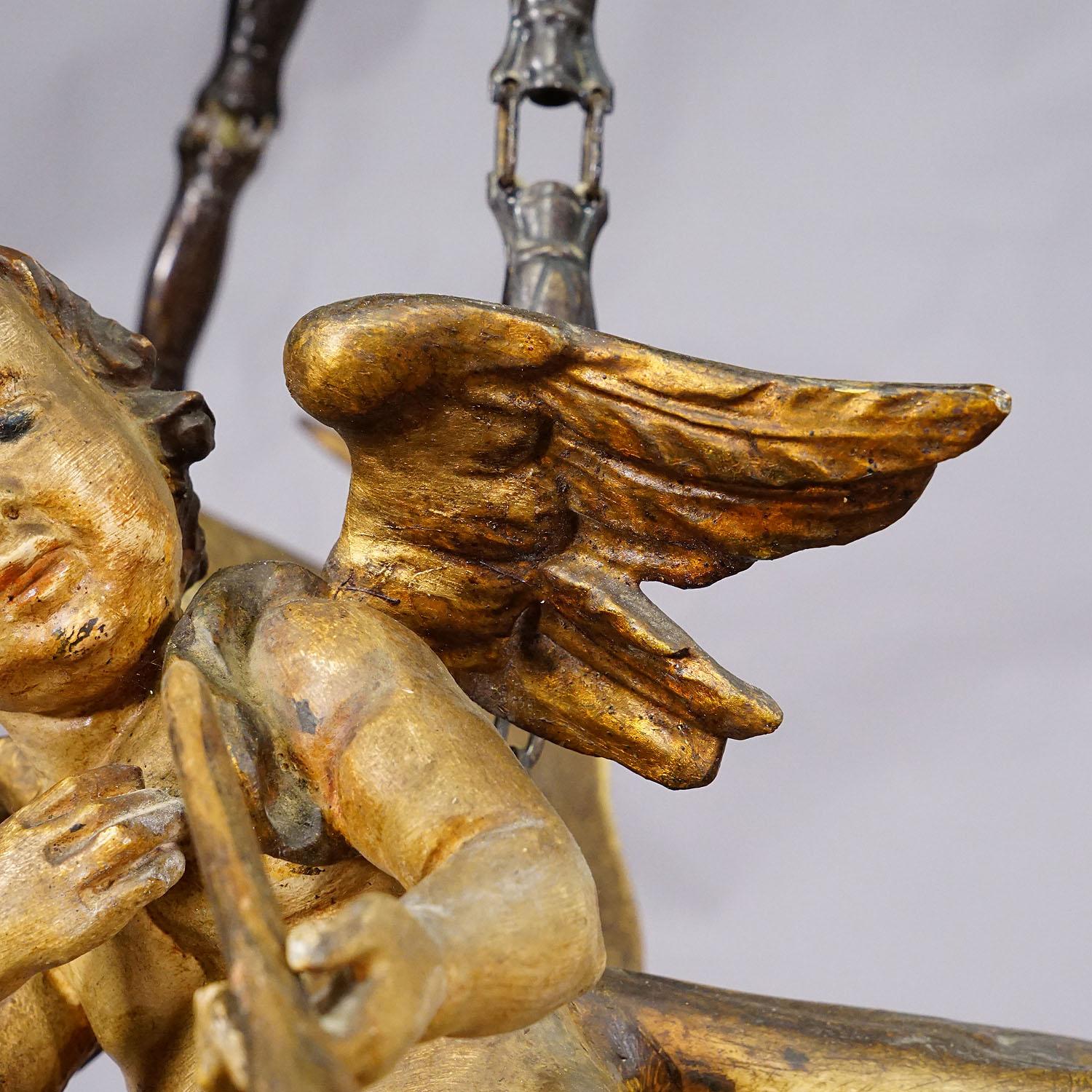 Lusterweibchen d'un ange sculpté à la main, vers 1900 en vente 1