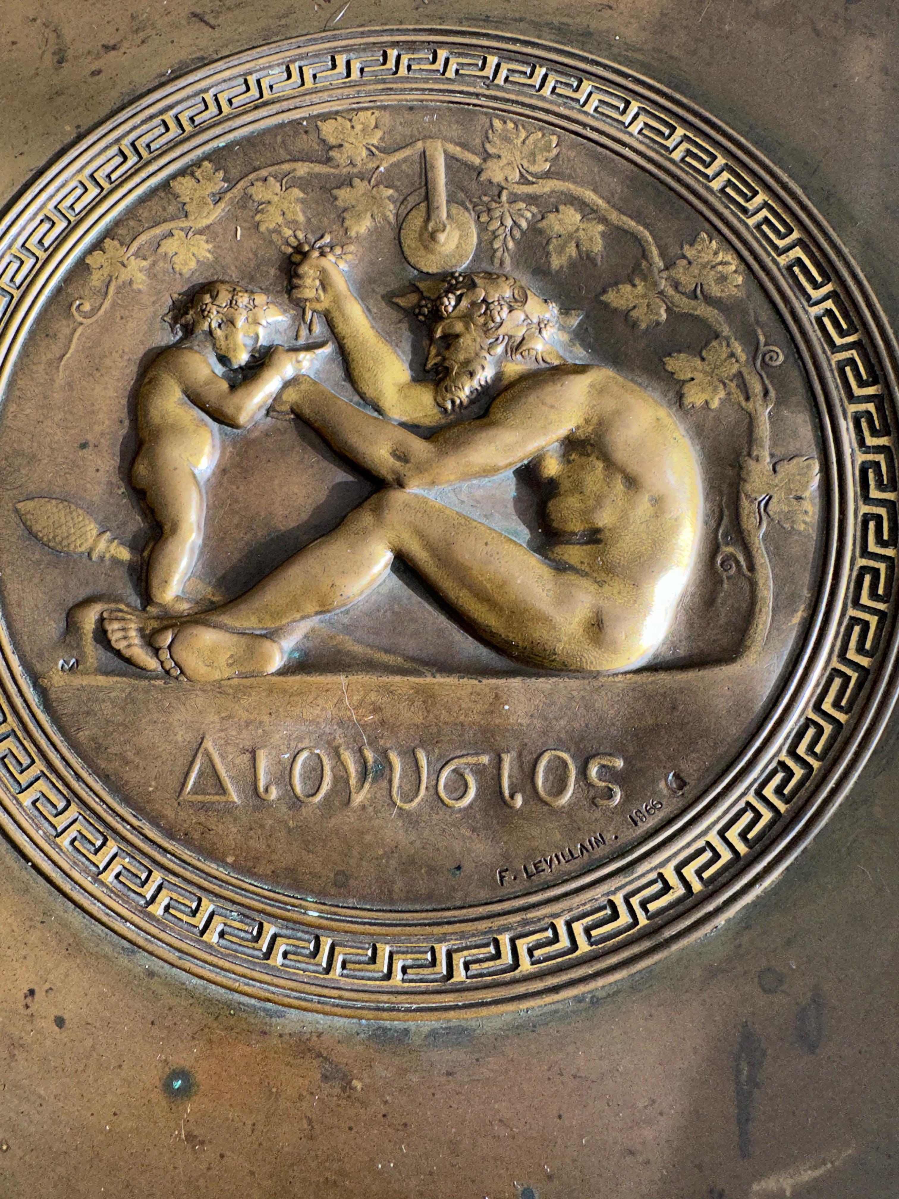 Français Bol de centre de table en bronze ancien fabriqué à la main par F. Levillain & Barbedienne en vente