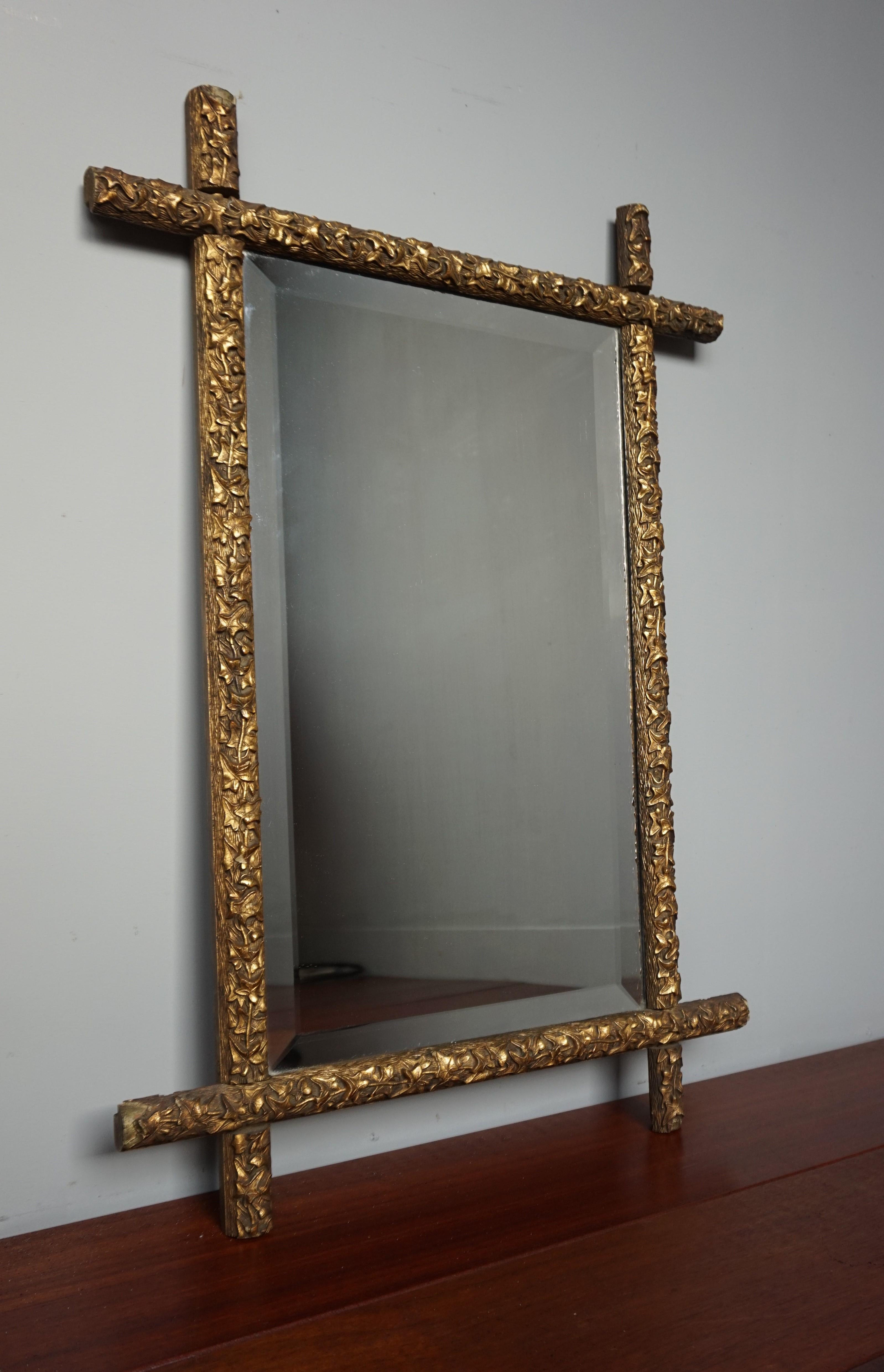Specchio Antique Mirror gotico revival fatto a mano con foglie dorate su cornice di legno del 1880