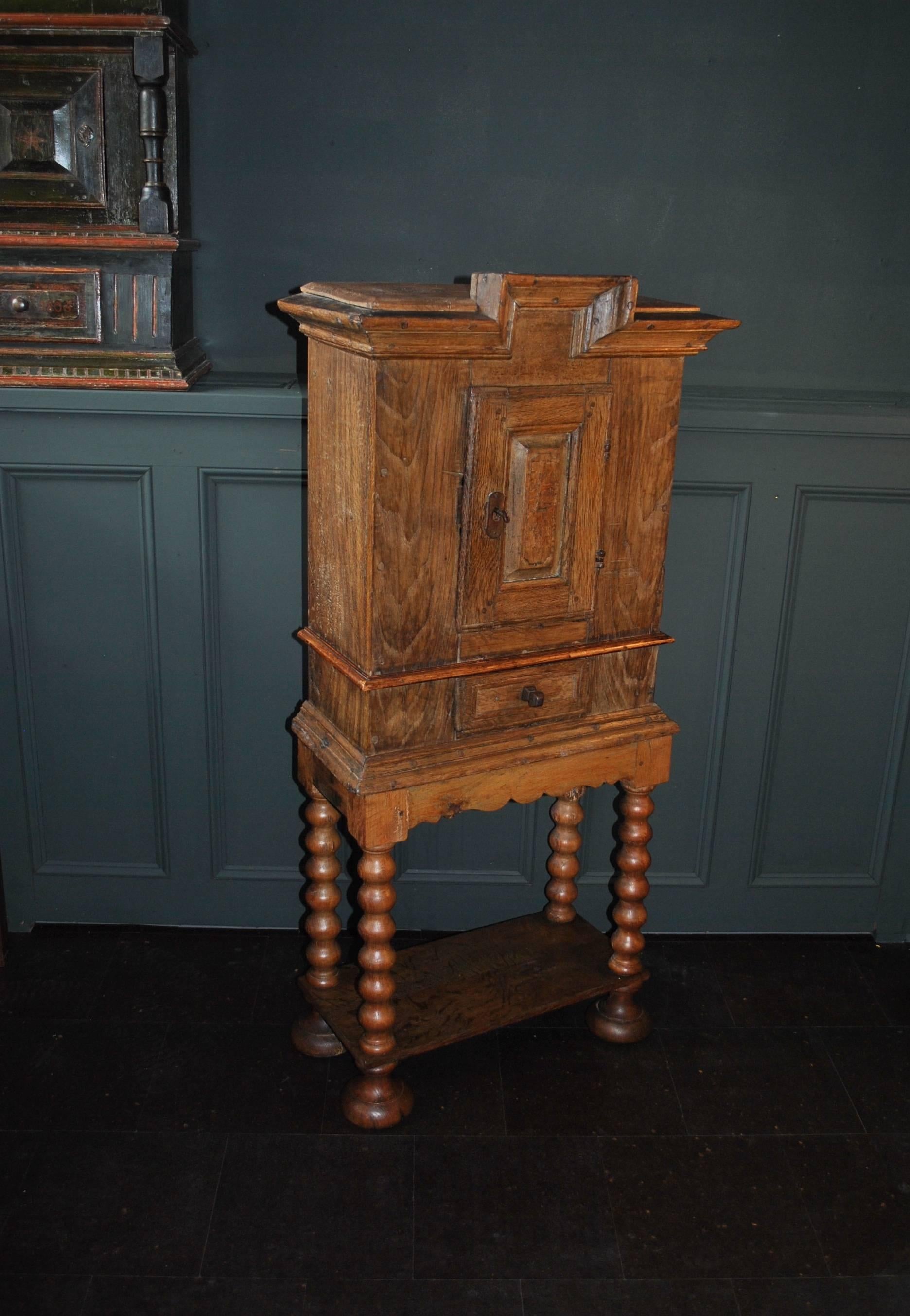 Antique Handcrafted Gustavian Cabinet, circa 1800 4