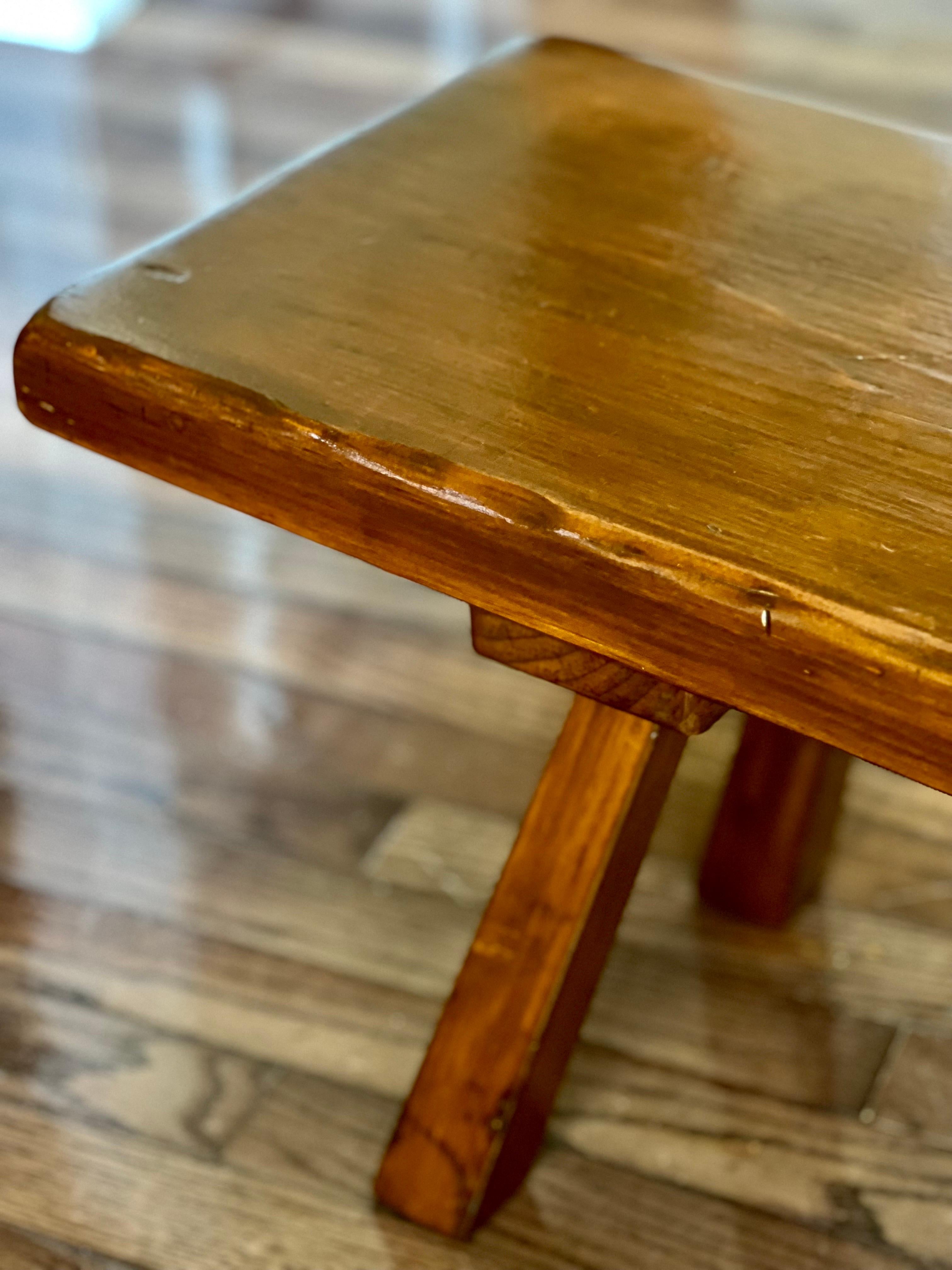 Antique Handcrafted Oak Bench by Greenfield Industries, 1890's For Sale 3