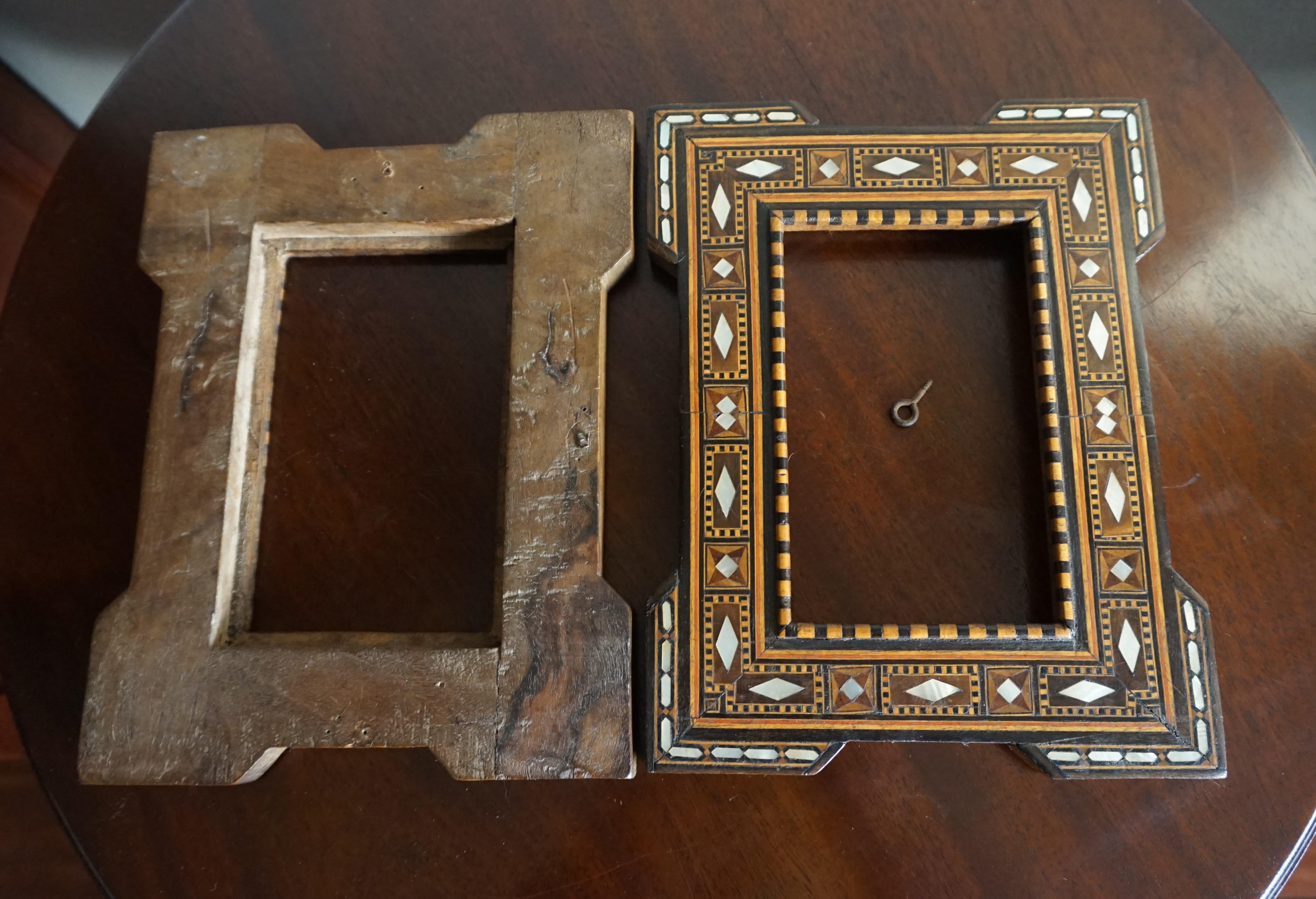 Antique & Handcrafted Pair of Moorish Arabic Motifs Inlaid Picture Photo Frames In Excellent Condition For Sale In Lisse, NL