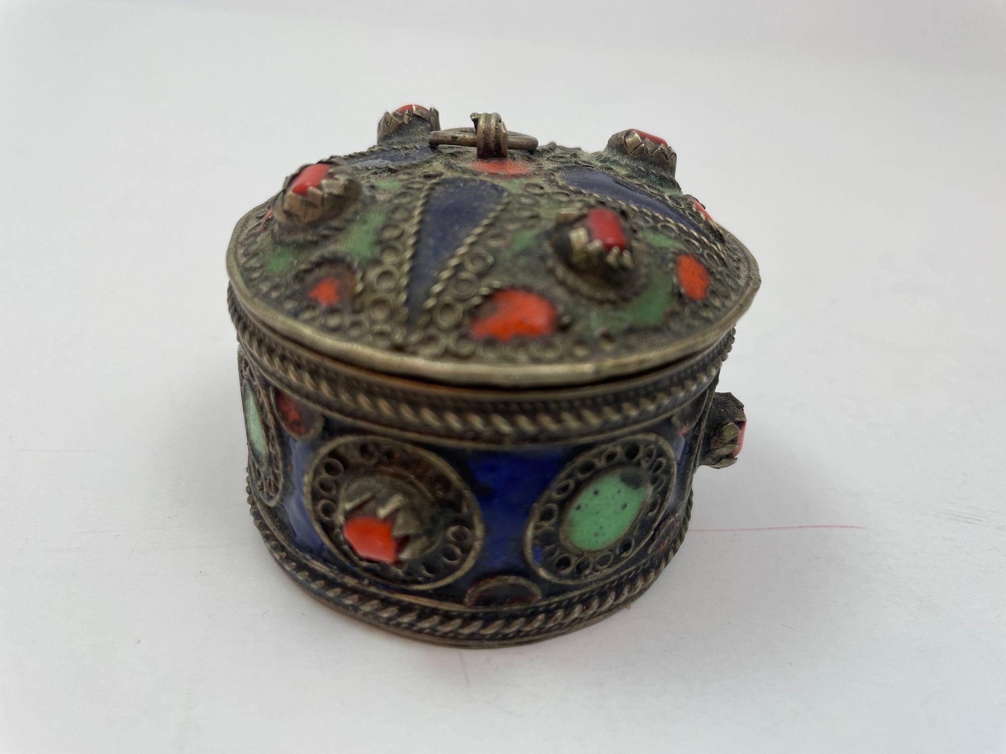 Boîte Kabyle berbère ancienne fabriquée à la main Afrique Algénie 1920 en vente 4