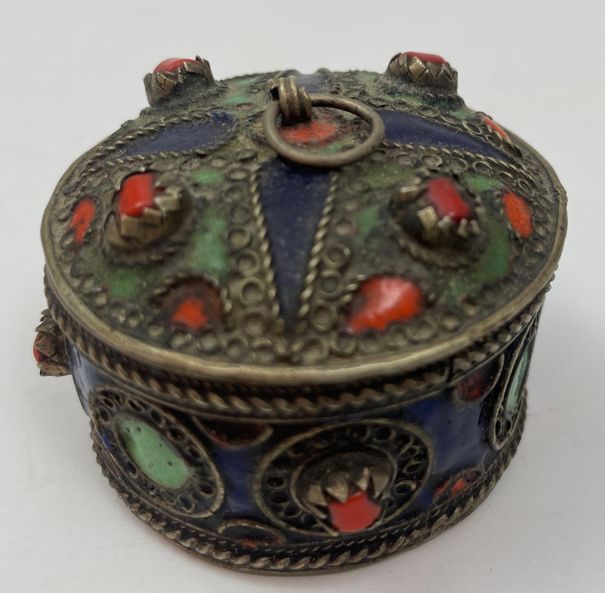 Boîte Kabyle berbère ancienne fabriquée à la main Afrique Algénie 1920 en vente 7