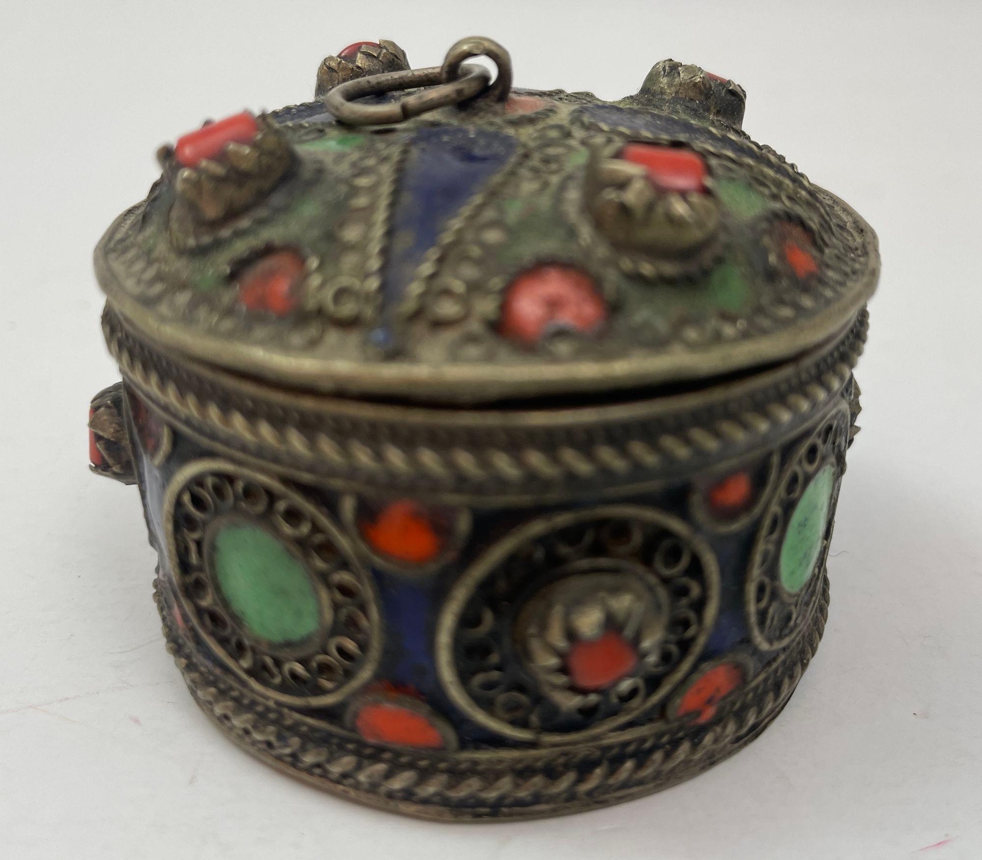 20ième siècle Boîte Kabyle berbère ancienne fabriquée à la main Afrique Algénie 1920 en vente