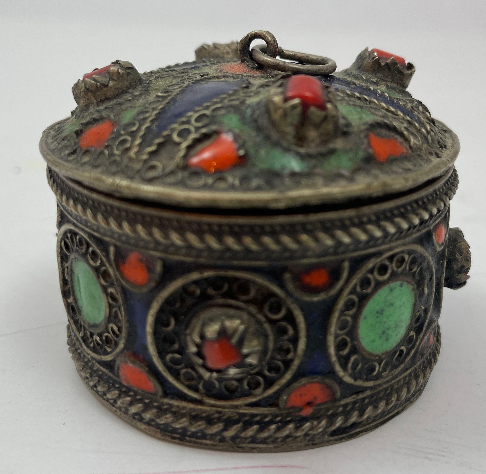 Argent Boîte Kabyle berbère ancienne fabriquée à la main Afrique Algénie 1920 en vente