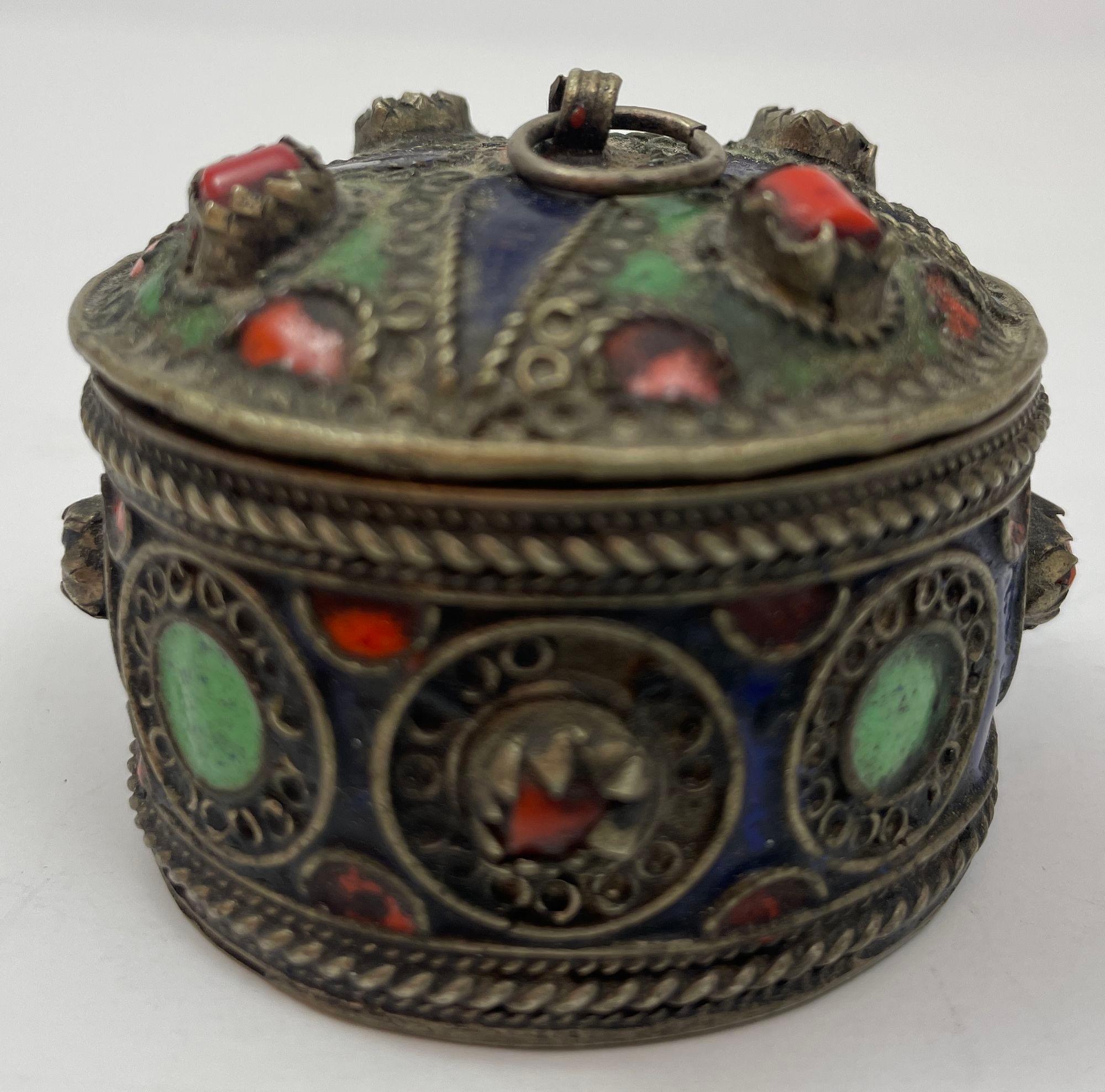Boîte Kabyle berbère ancienne fabriquée à la main Afrique Algénie 1920 en vente 1
