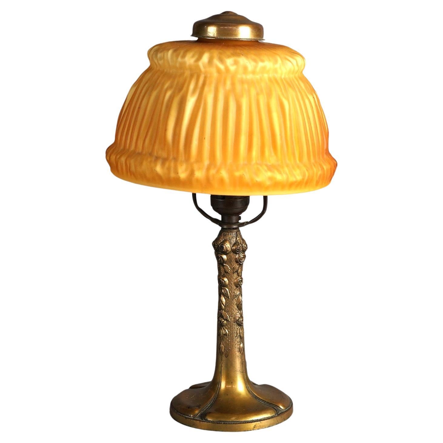 Lampe de table boudoir Handel ancienne en bronze et abat-jour en verre plissé ambré C1920