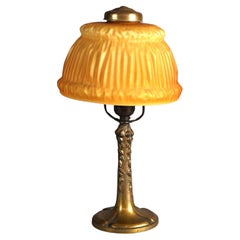 Lampe de table boudoir Handel ancienne en bronze et abat-jour en verre plissé ambré C1920