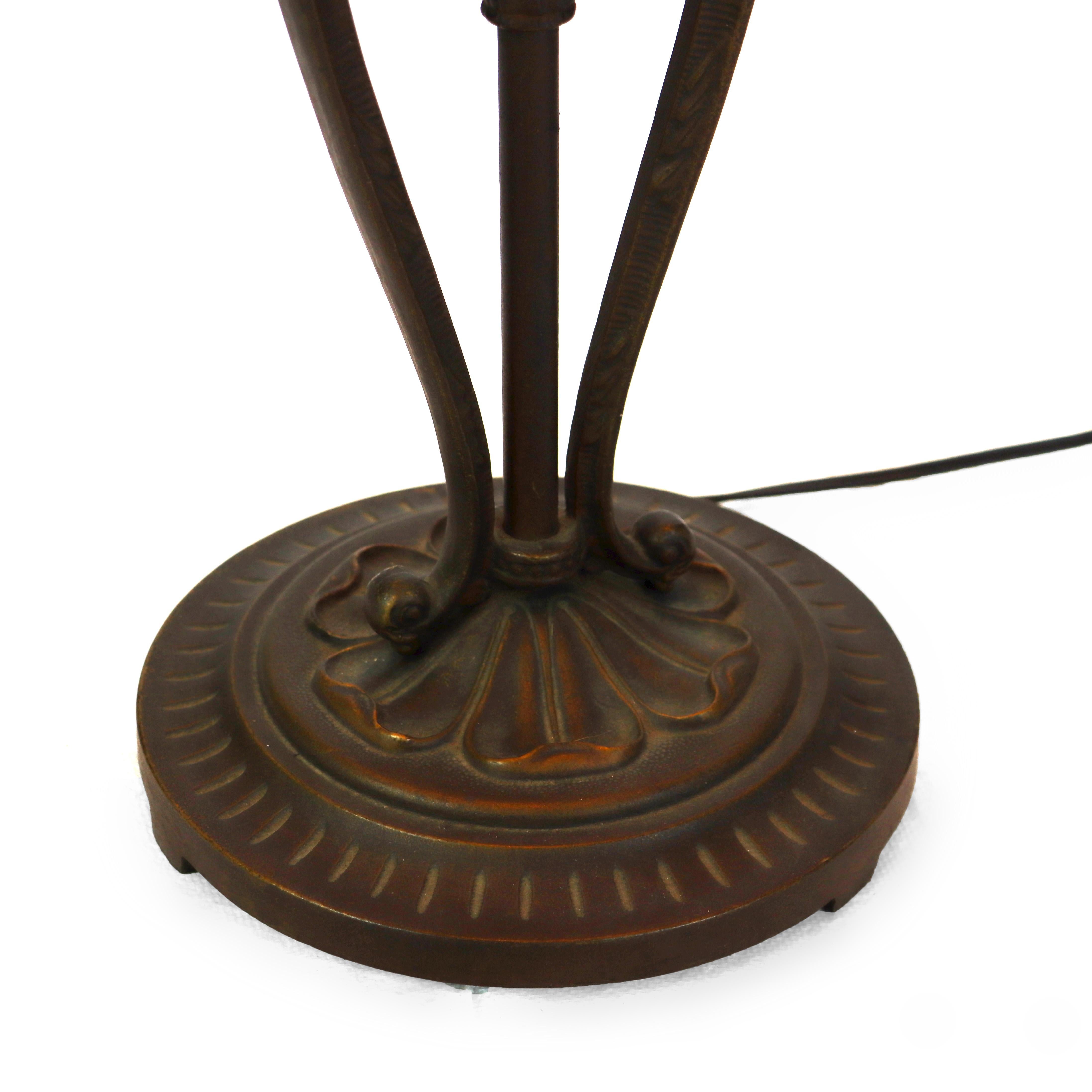 Ancienne lampe de table scénique de l'école Handel peinte à l'envers C1920 en vente 4