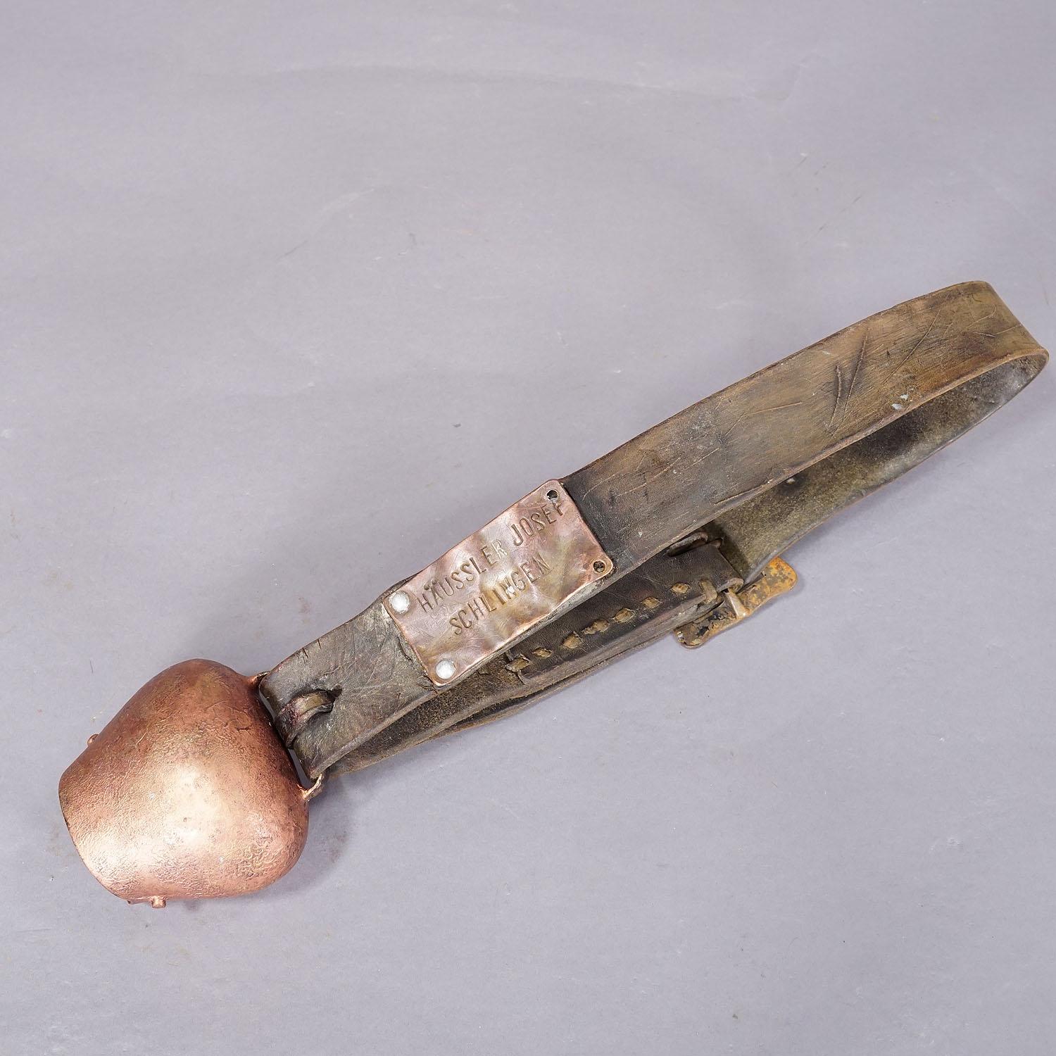 Forgé Cloche de bouteille ancienne forgée à la main fabriquée en Suisse vers 1900 en vente