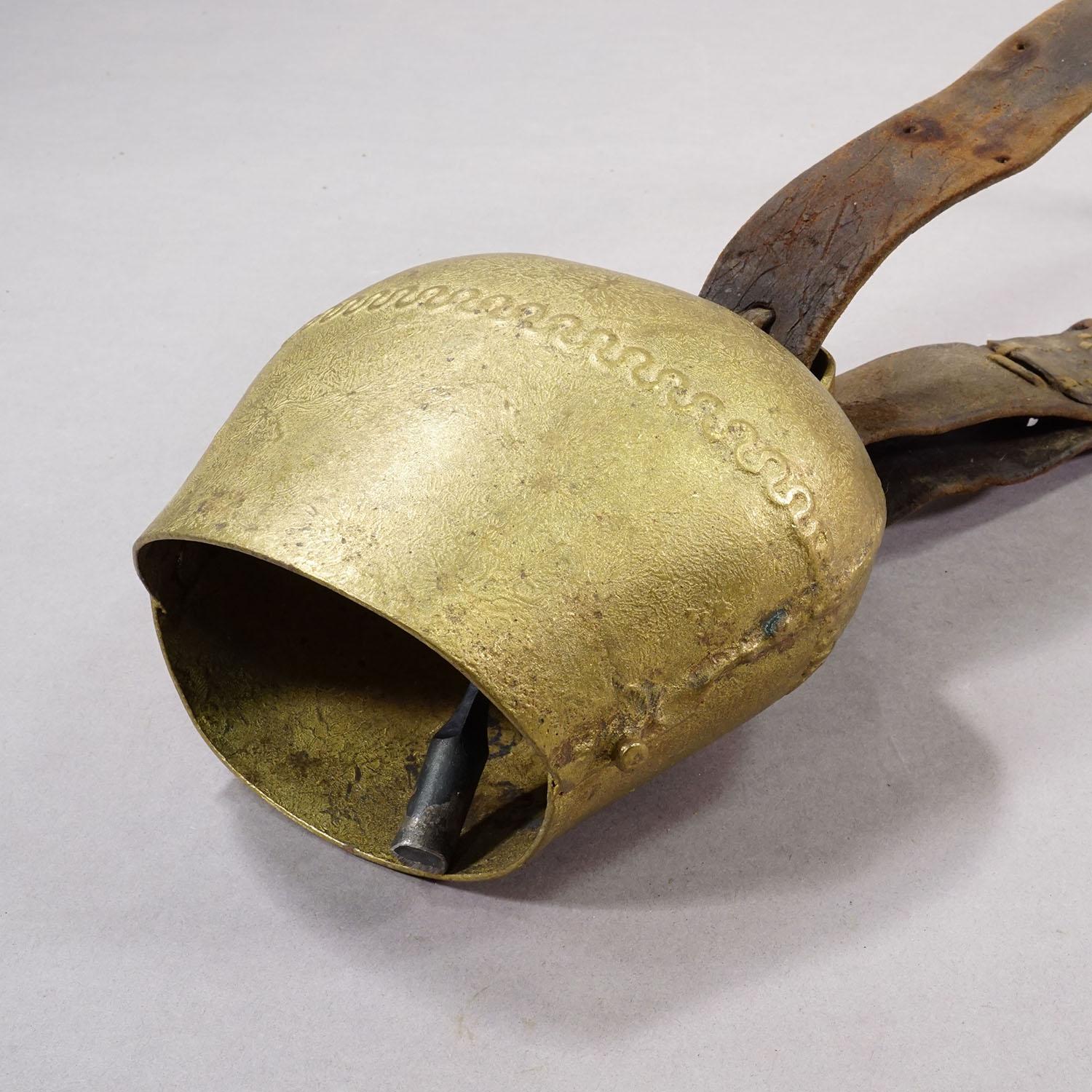 Cloche de bouteille ancienne forgée à la main fabriquée en Suisse vers 1900 Bon état - En vente à Berghuelen, DE