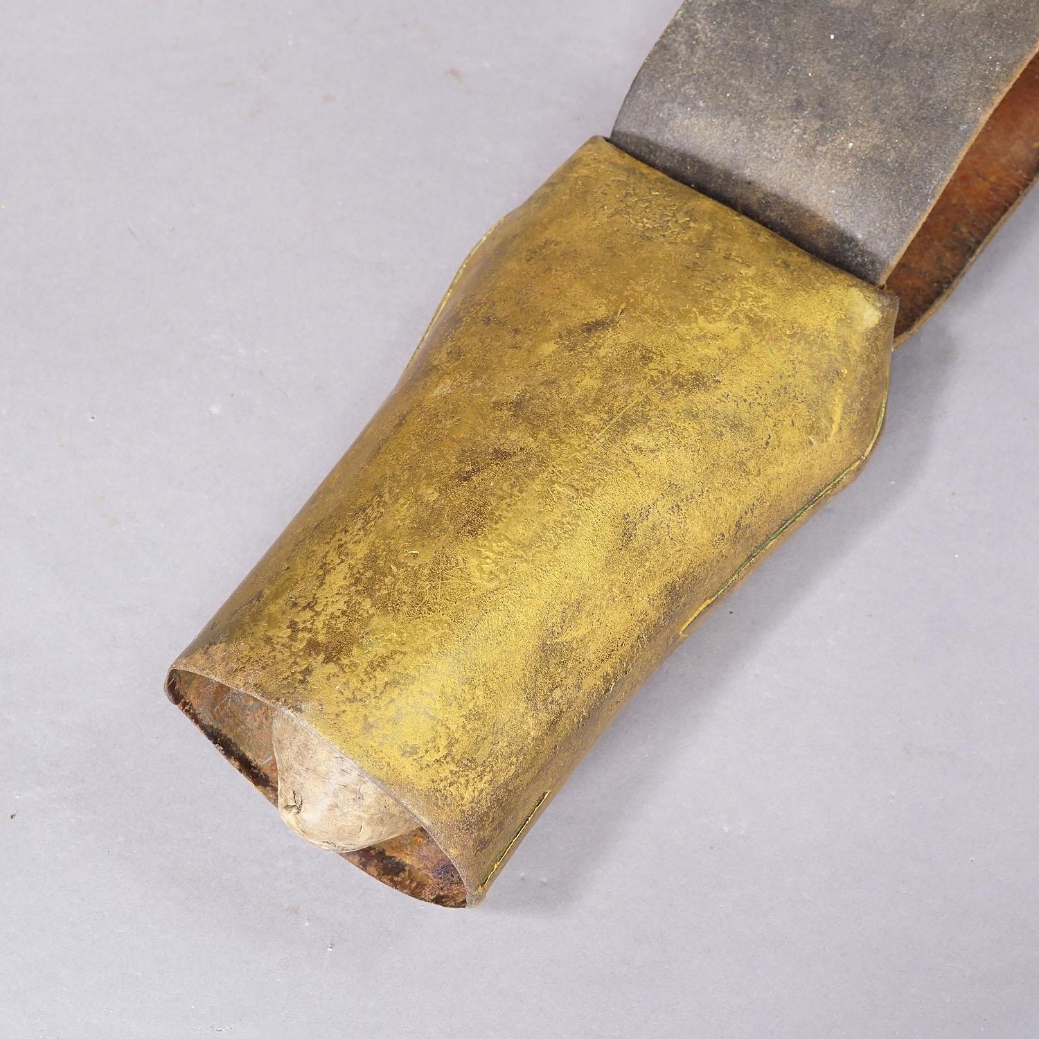 Métal Cloche de chèvre ancienne forgée à la main fabriquée en Suisse vers 1900 en vente