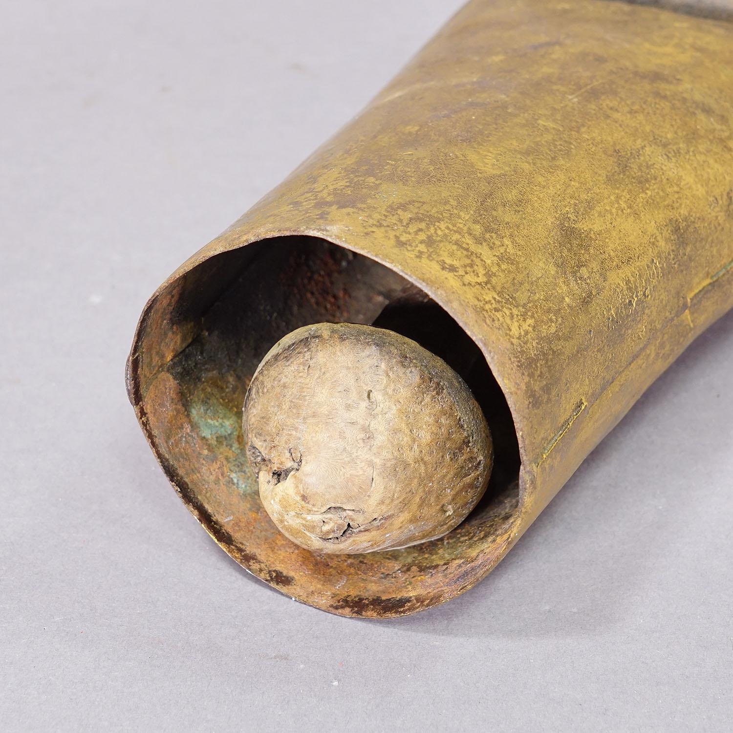 Cloche de chèvre ancienne forgée à la main fabriquée en Suisse vers 1900 en vente 1