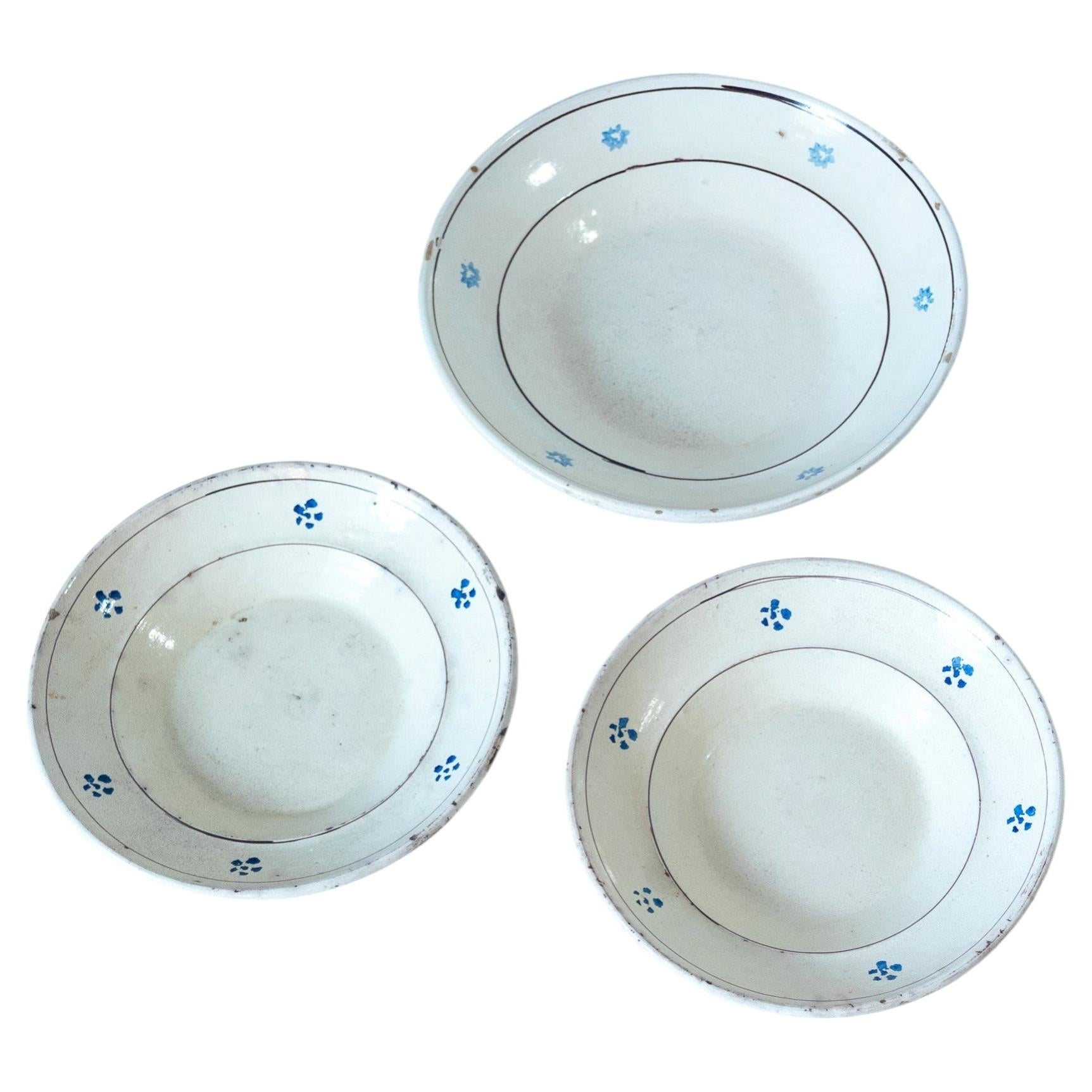 Antique Handmade Ceramic Plates, Set of Three, Italy 1900 circa For Sale