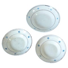 Juego de tres platos antiguos de cerámica hechos a mano, Italia 1900 circa