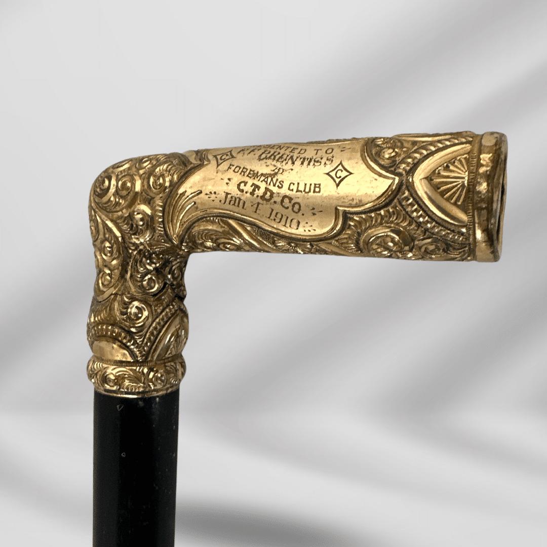 Antico bastone da passeggio da uomo placcato in oro con impugnatura a L Anno 1910, inciso in vendita 2