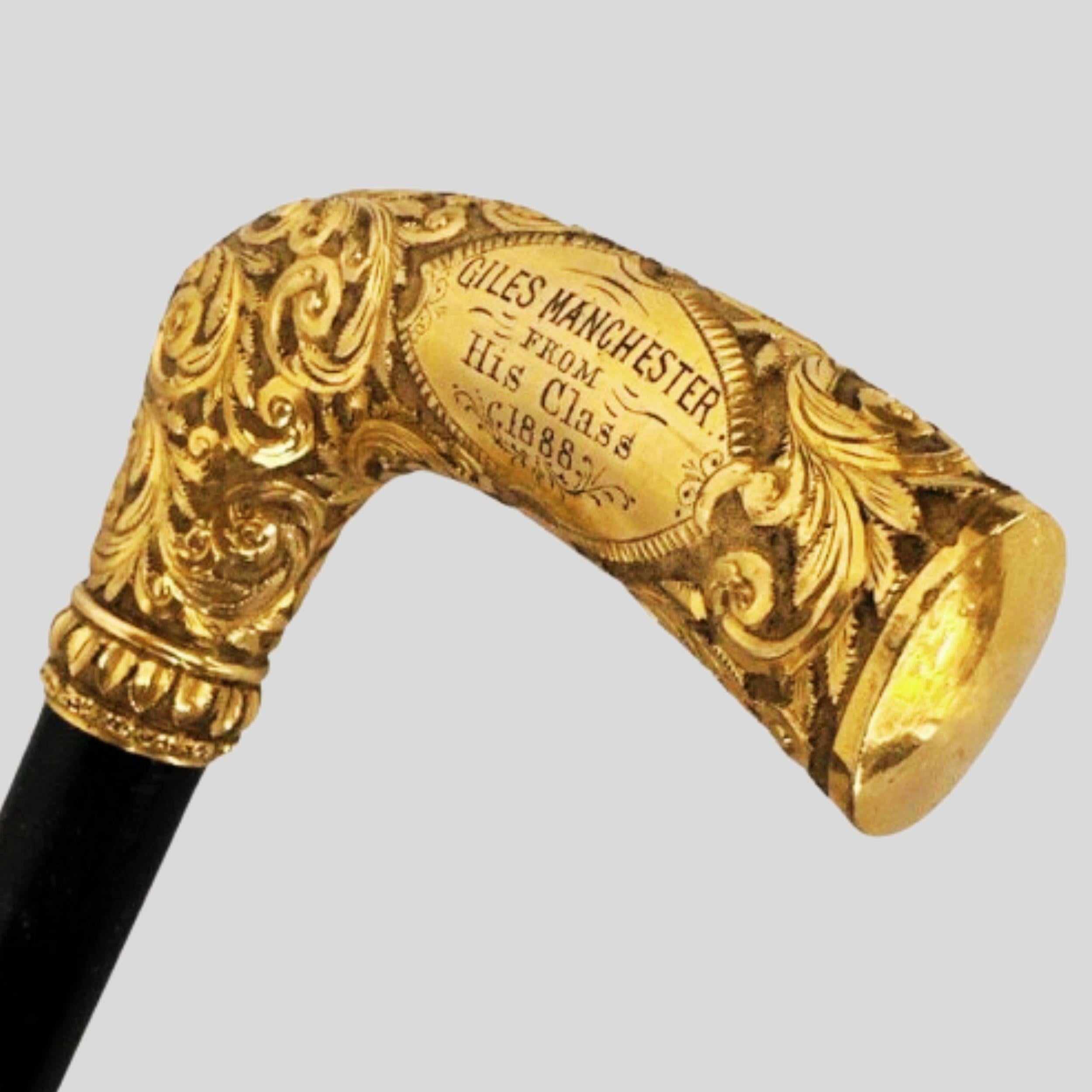 Antico bastone da passeggio a L placcato in oro da uomo anno 1888 (Possibile Oro)

Questo squisito pezzo non solo rappresenta un'abilità artigianale senza pari nell'era moderna, ma la sua miscela di funzionalità e design lo rende davvero un pezzo