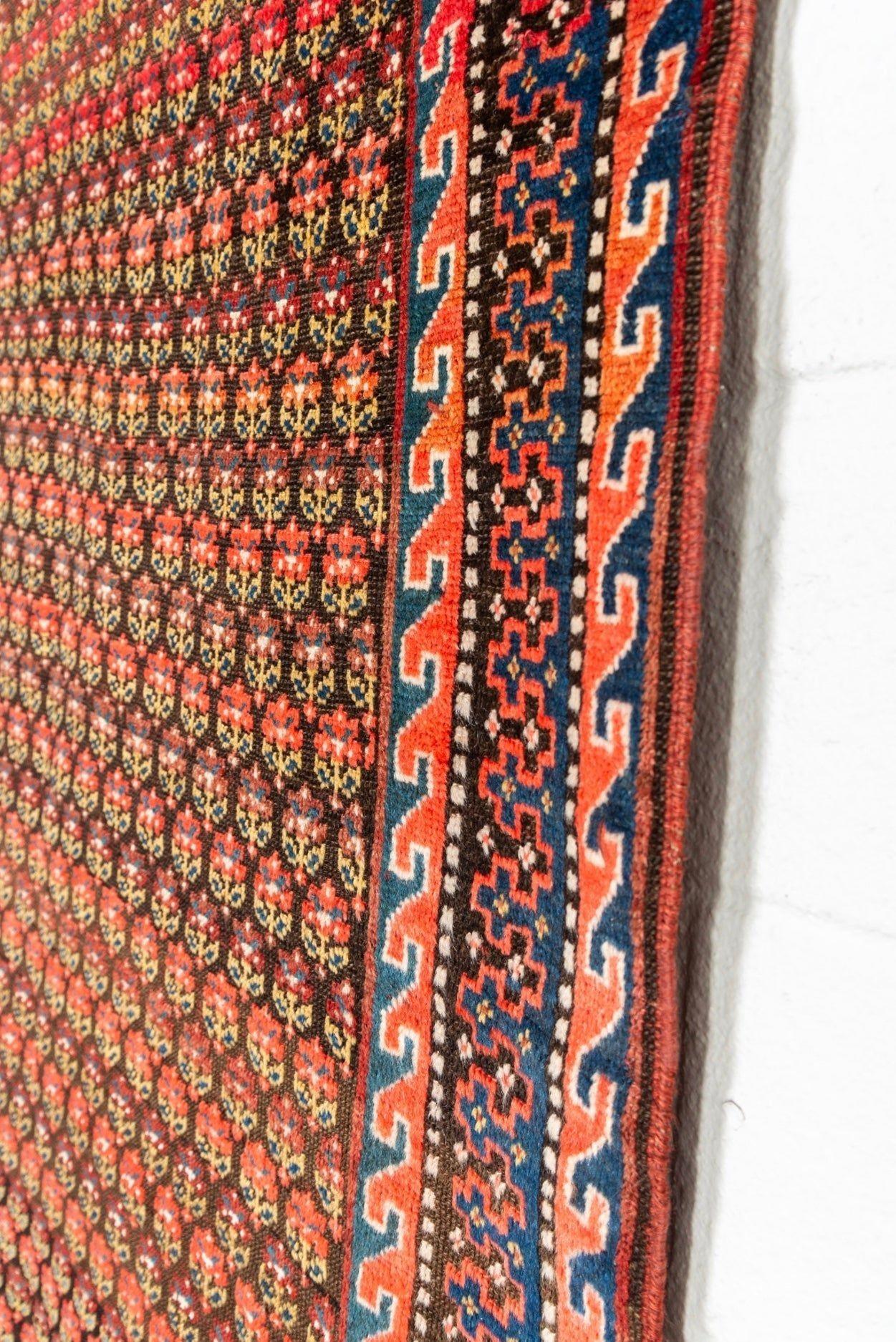 Tappeto antico fatto a mano curdo rosso e rosa Runner 6x11 In condizioni buone in vendita a Detroit, MI