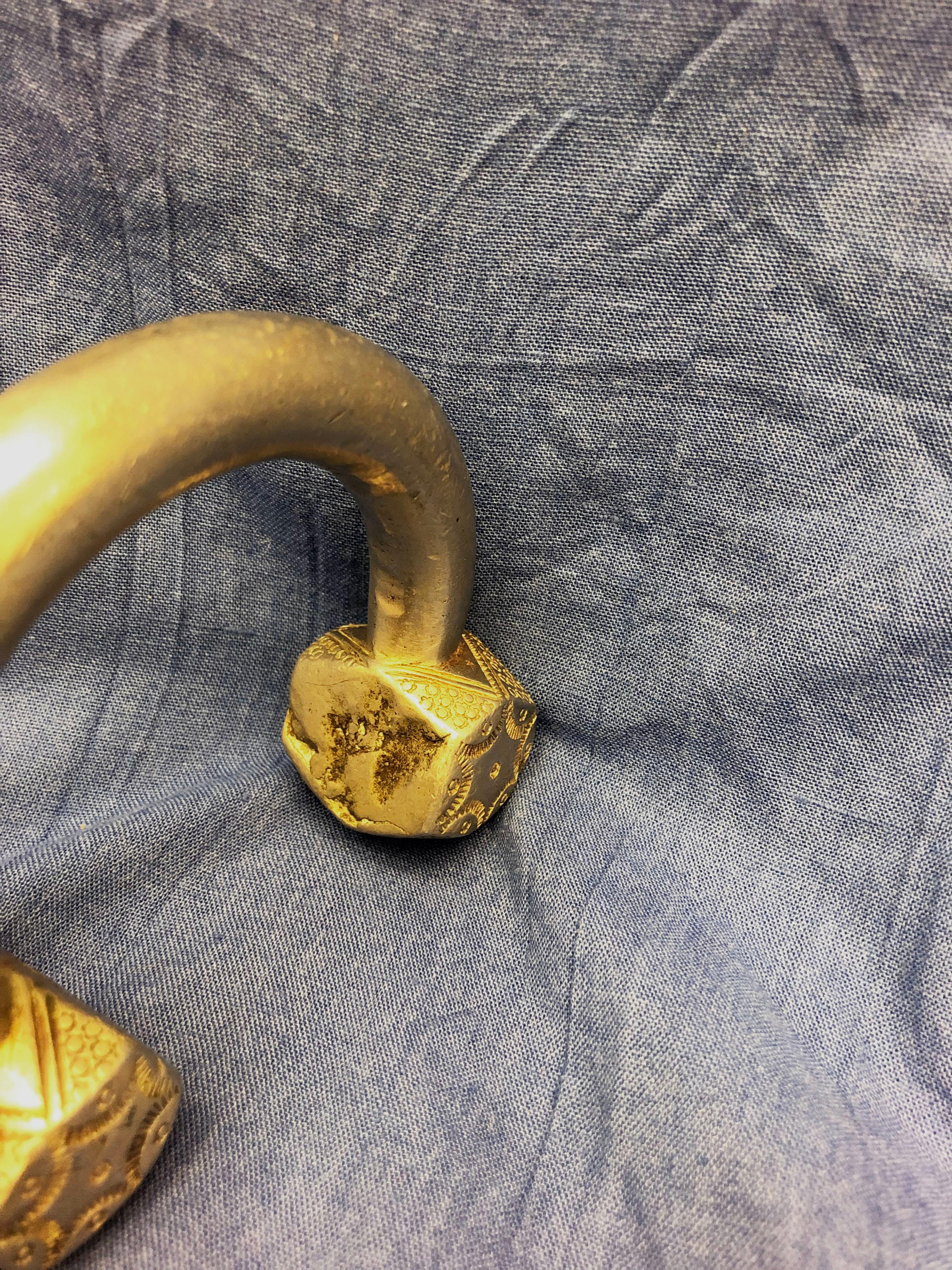 Tribal Bracelet ancien esclave marocaine fait à la main, mélange d'argent gravé épais