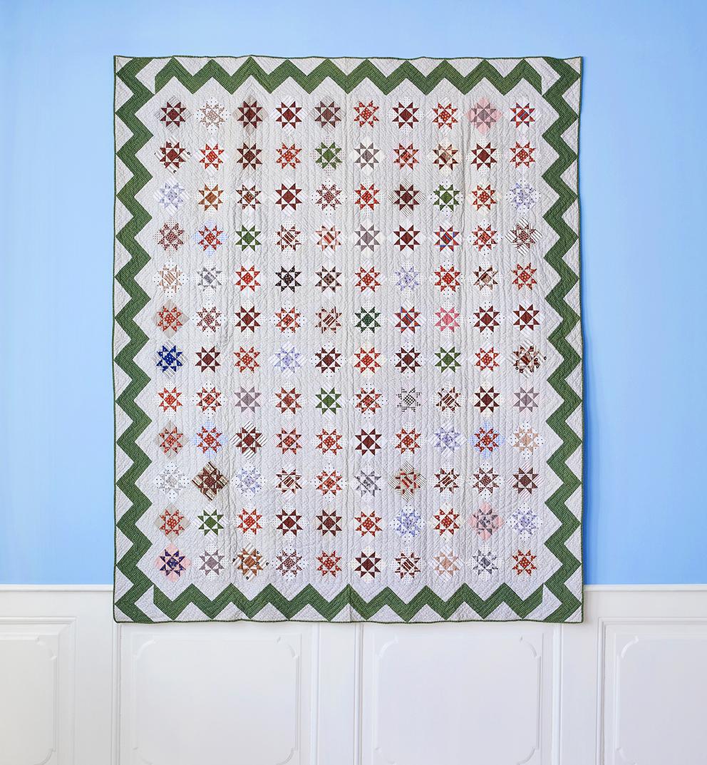 USA, 1888

“Variable Stars” antique quilt with zigzag border.

Measures: H 196 x W 167 cm.