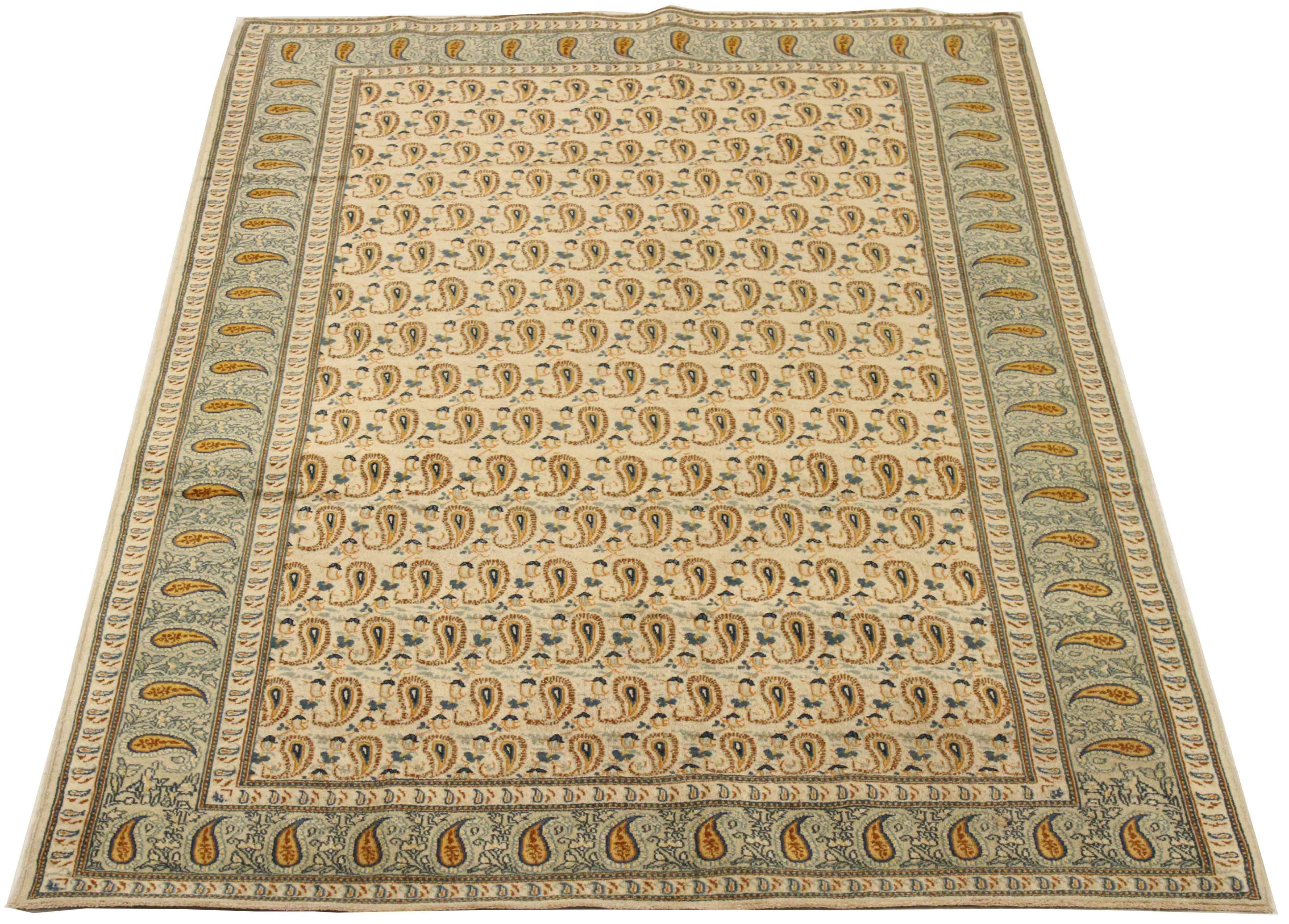 Tapis persan ancien du milieu du 20e siècle tissé à la main, fabriqué en laine fine et avec des teintures végétales entièrement naturelles, sans danger pour les personnes et les animaux domestiques. Il s'agit d'un tissage traditionnel de Kashan
