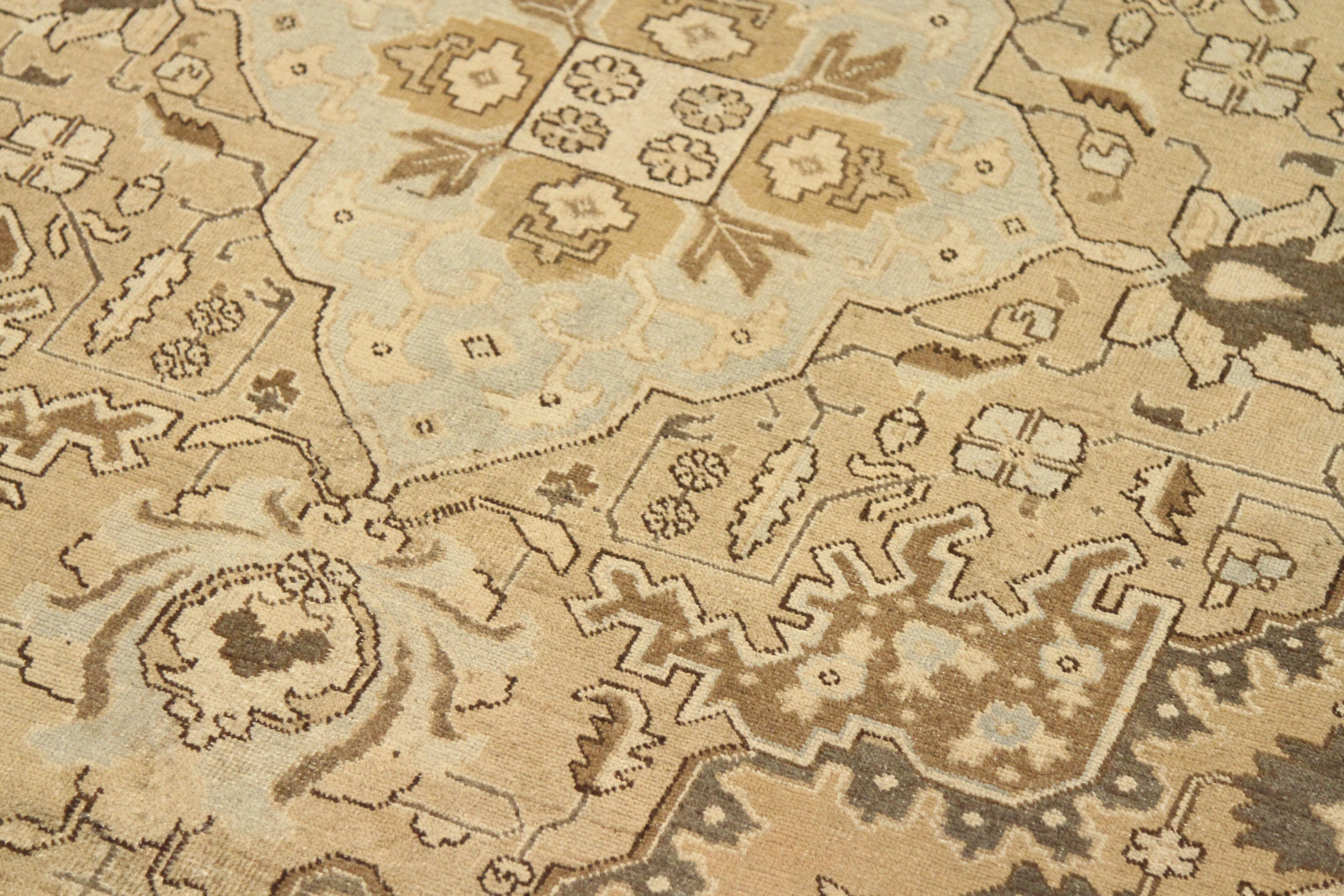 Perse Tapis persan ancien fait à la main Tabriz Design en vente