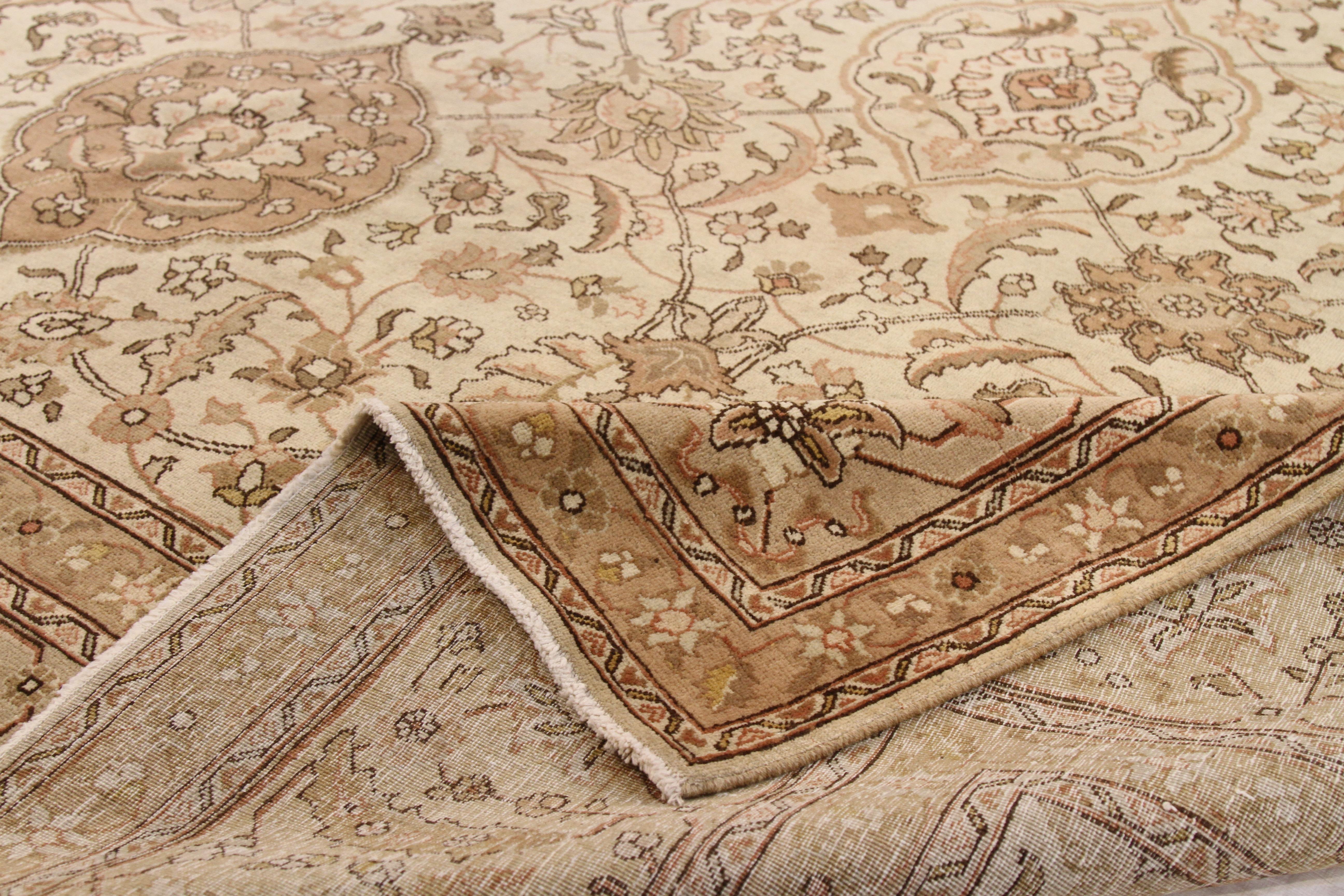 Tissé à la main Tapis persan ancien fait à la main Tabriz Design en vente