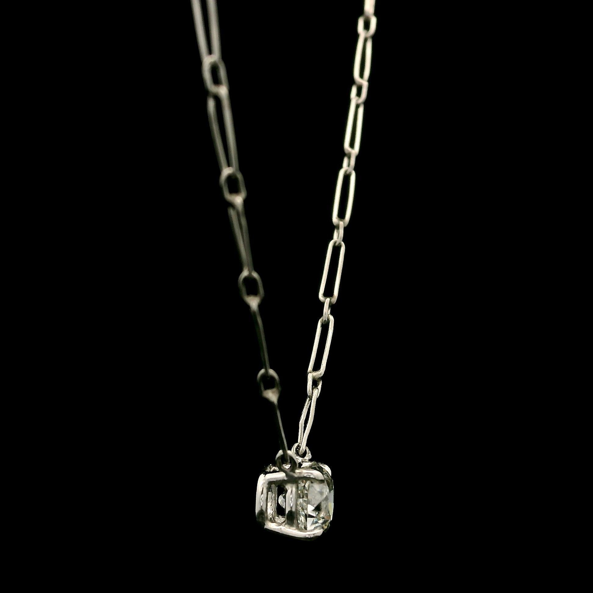 Collar Colgante Solitario Antiguo de Platino Hecho a Mano GIA 0.51ct Diamante Antiguo en Bueno estado para la venta en Montclair, NJ