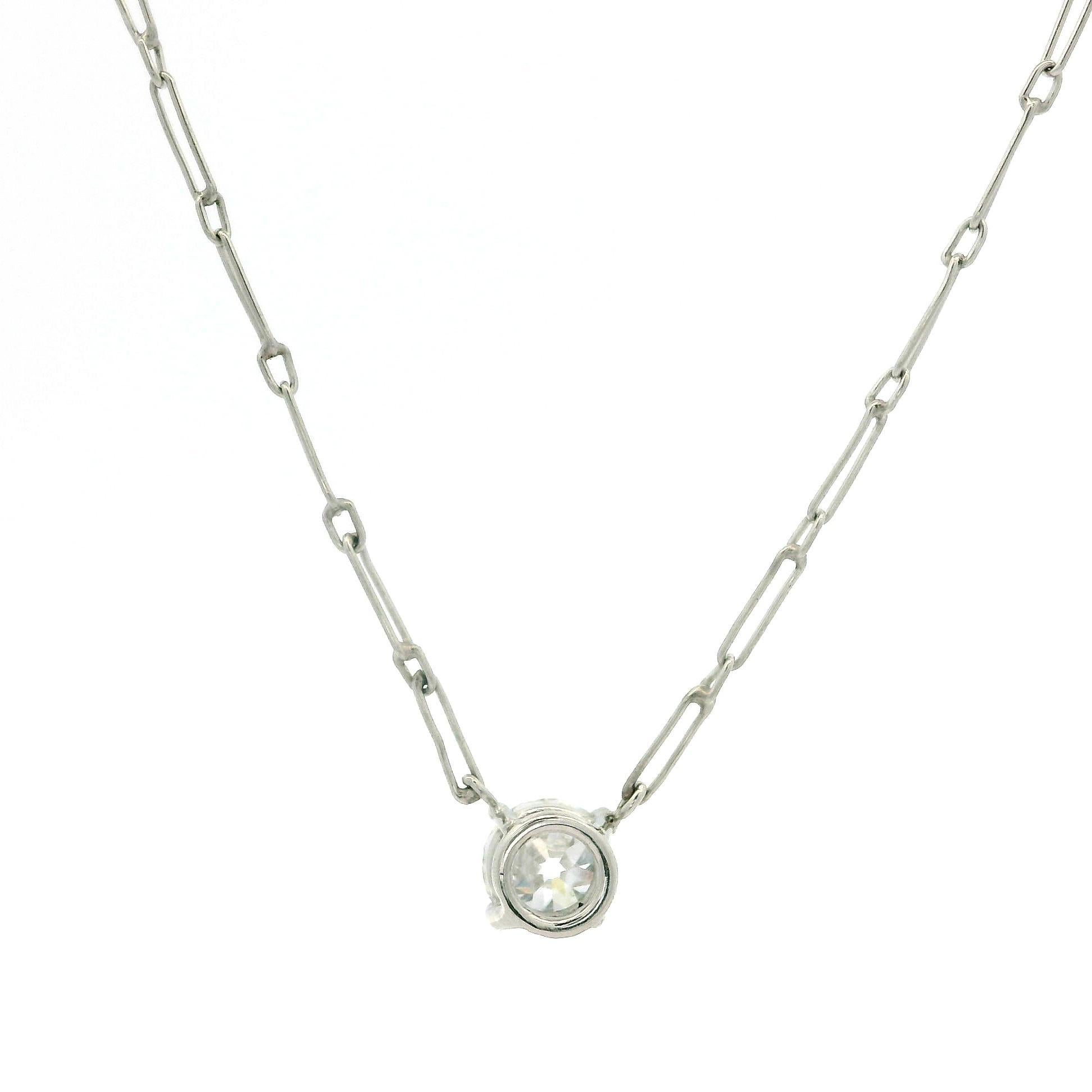 Collar Colgante Solitario Antiguo de Platino Hecho a Mano GIA 0.51ct Diamante Antiguo en venta 4