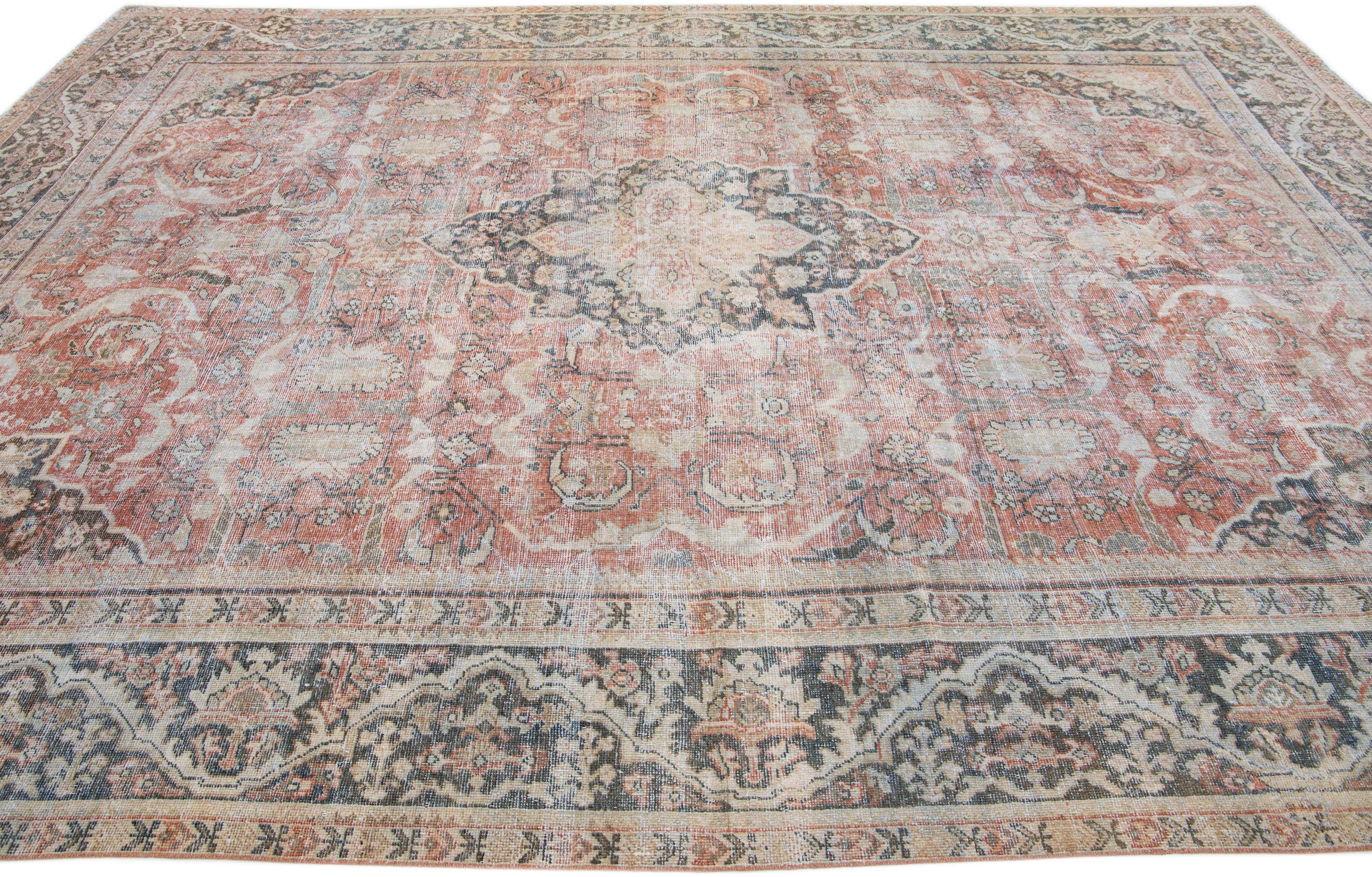 Islamique Ancien tapis persan Mahal en laine rouge fait à la main avec motif de médaillon en vente