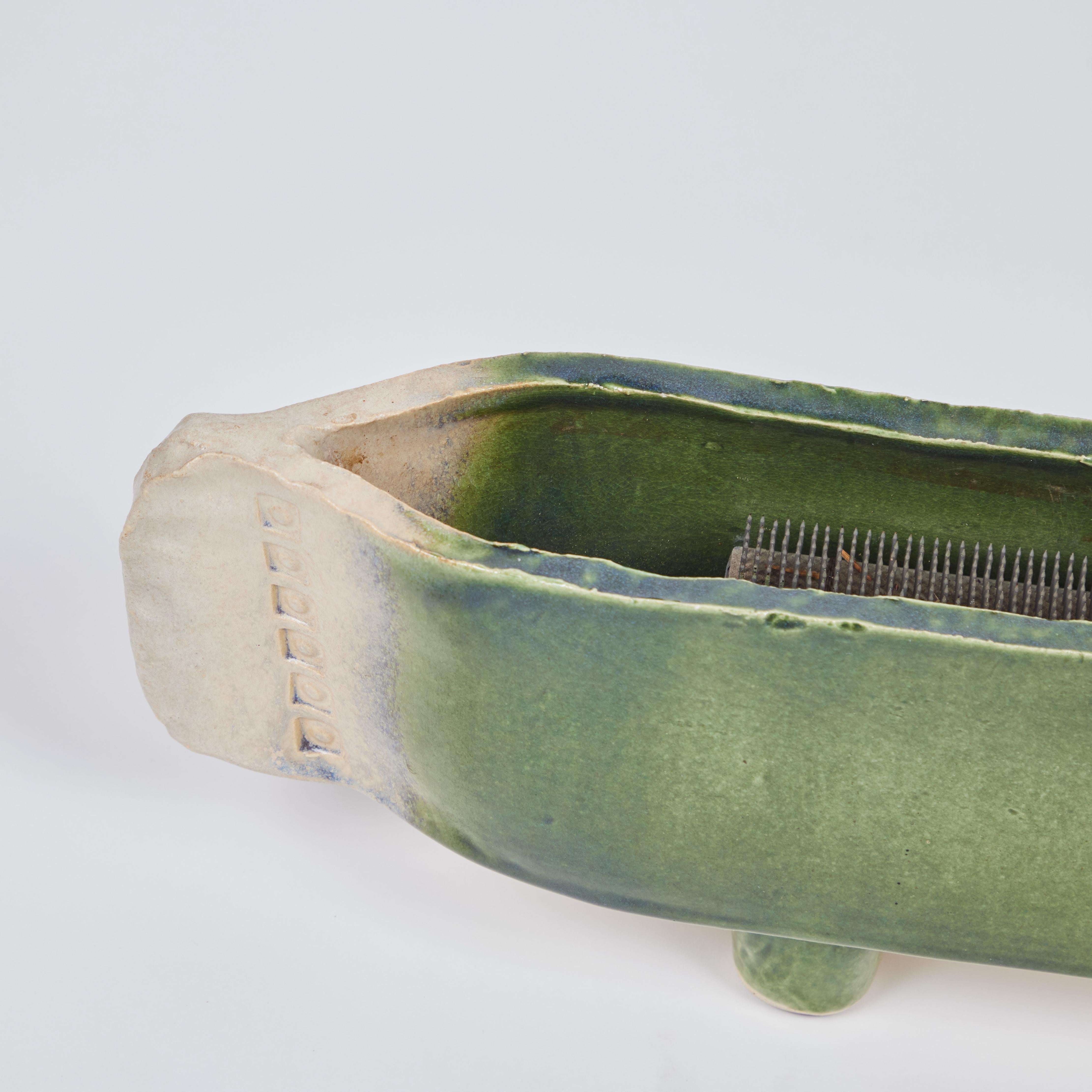 Antikes handgefertigtes Ikebana-Gefäß aus Keramik imlab-Stil, um 1920 (Ton) im Angebot