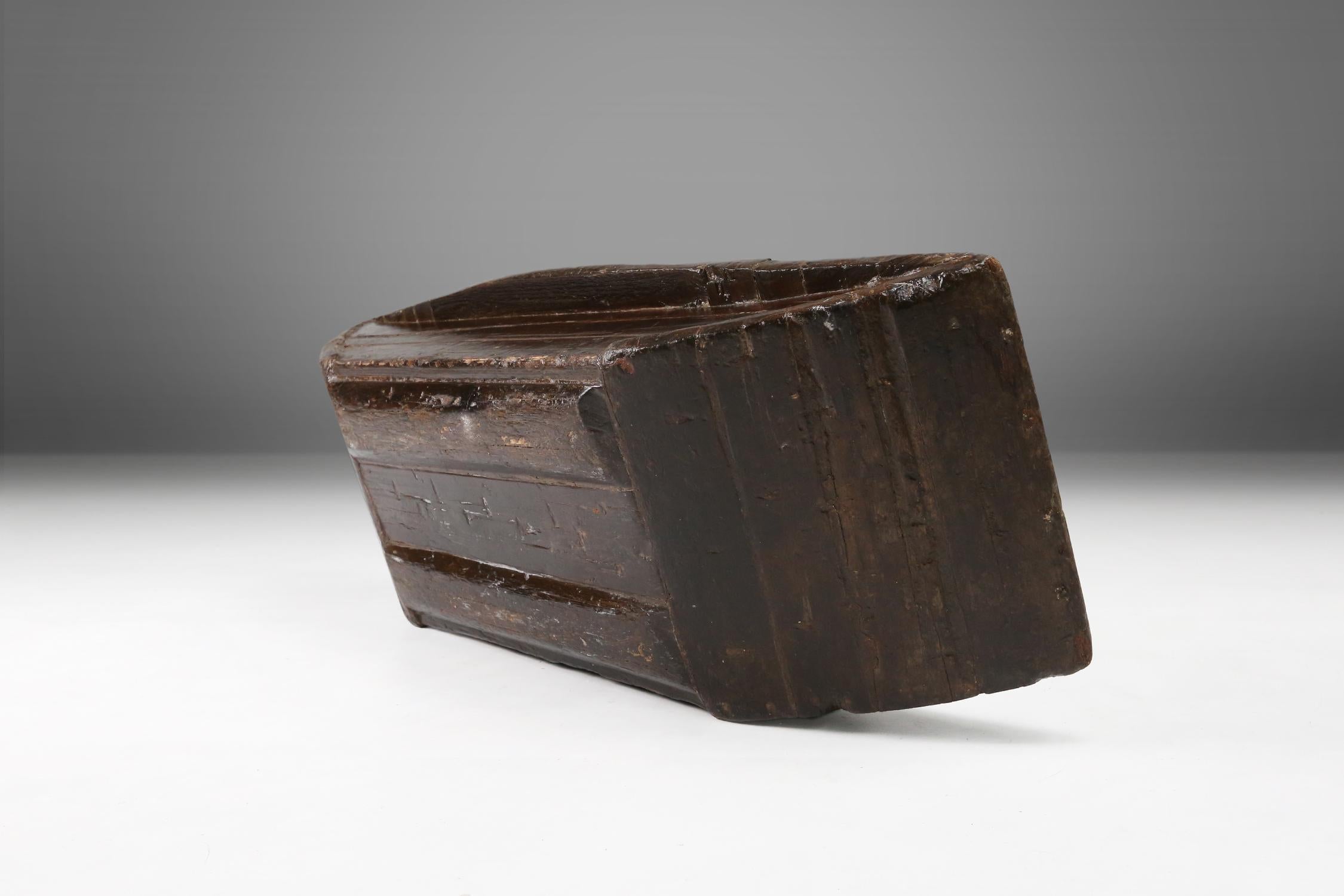 Antique handmade wooden trough or bowl Wabi Sabi, 19th Century For Sale 4
