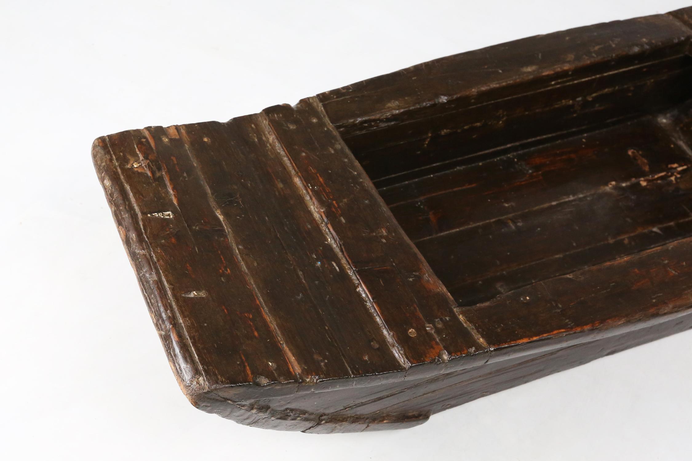Antique handmade wooden trough or bowl Wabi Sabi, 19th Century For Sale 1