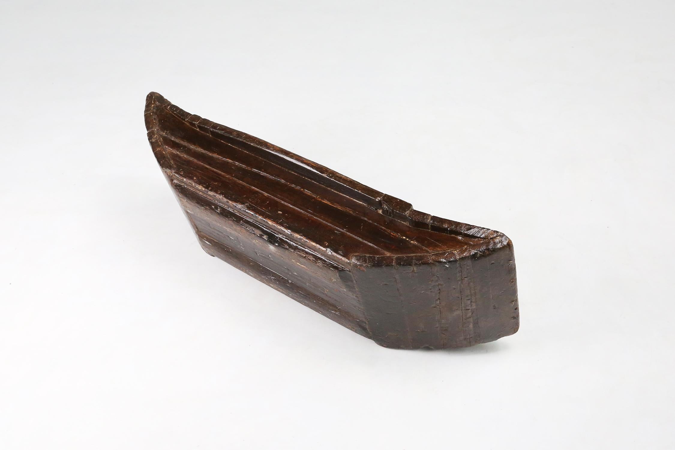 Antique handmade wooden trough or bowl Wabi Sabi, 19th Century For Sale 3
