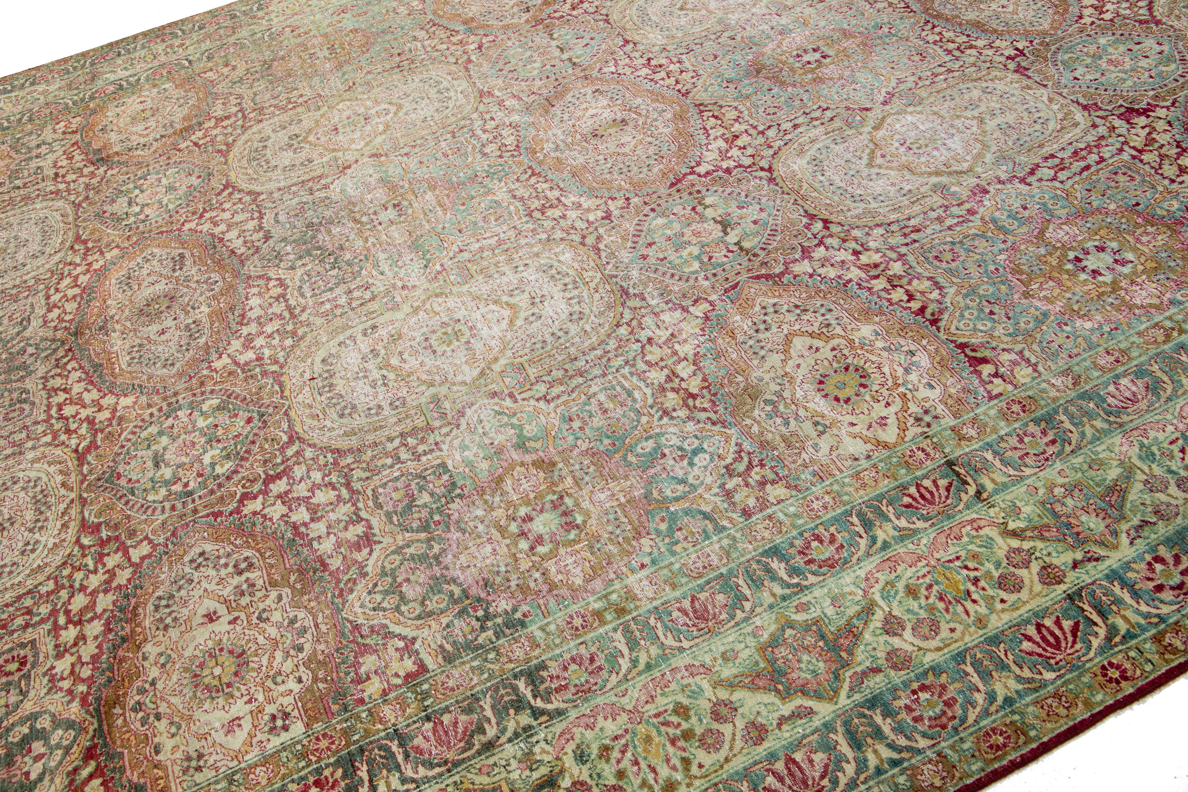 Kirman Tapis persan Kerman ancien fait à la main avec motif floral multicolore en vente