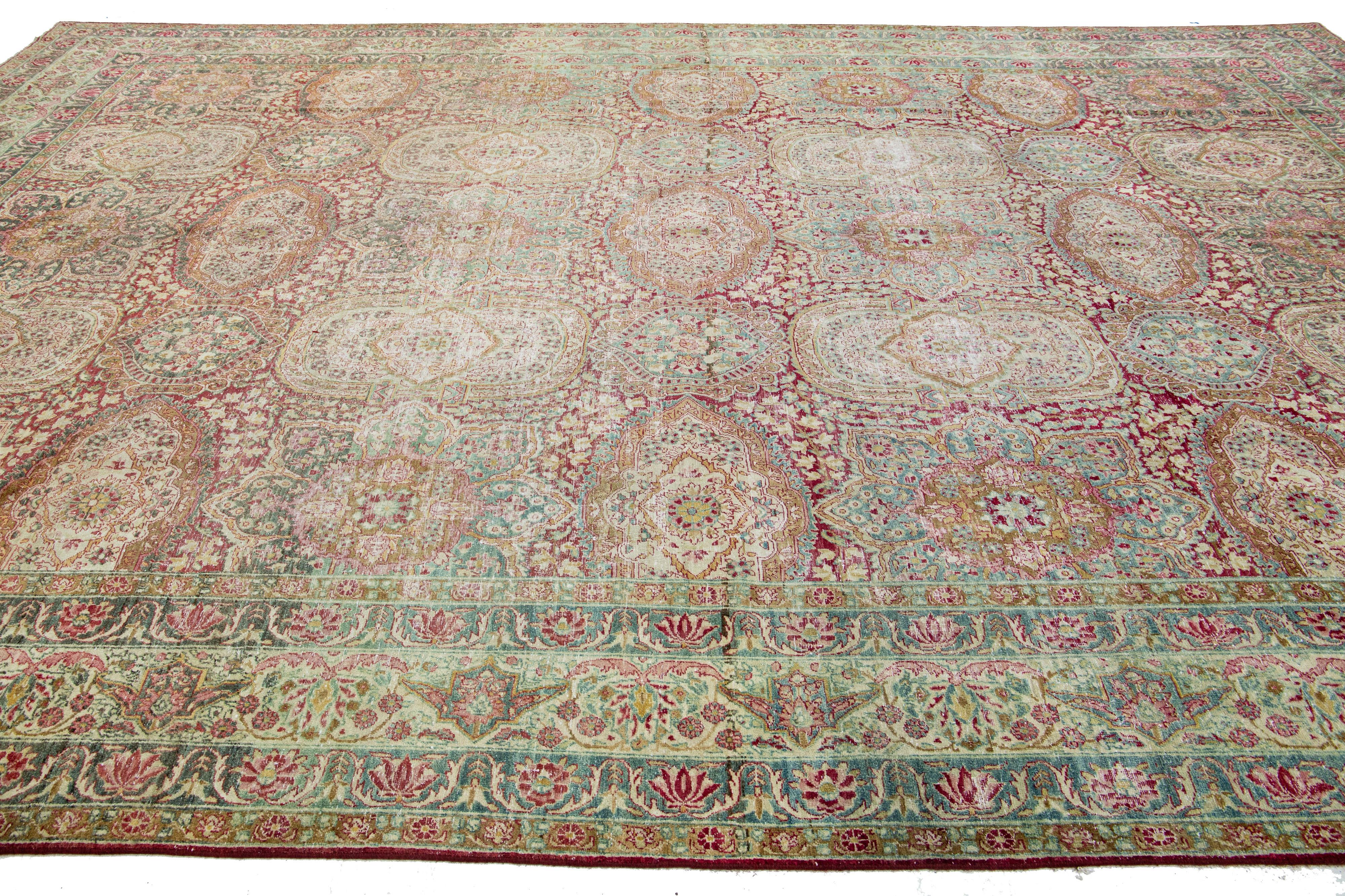 Perse Tapis persan Kerman ancien fait à la main avec motif floral multicolore en vente