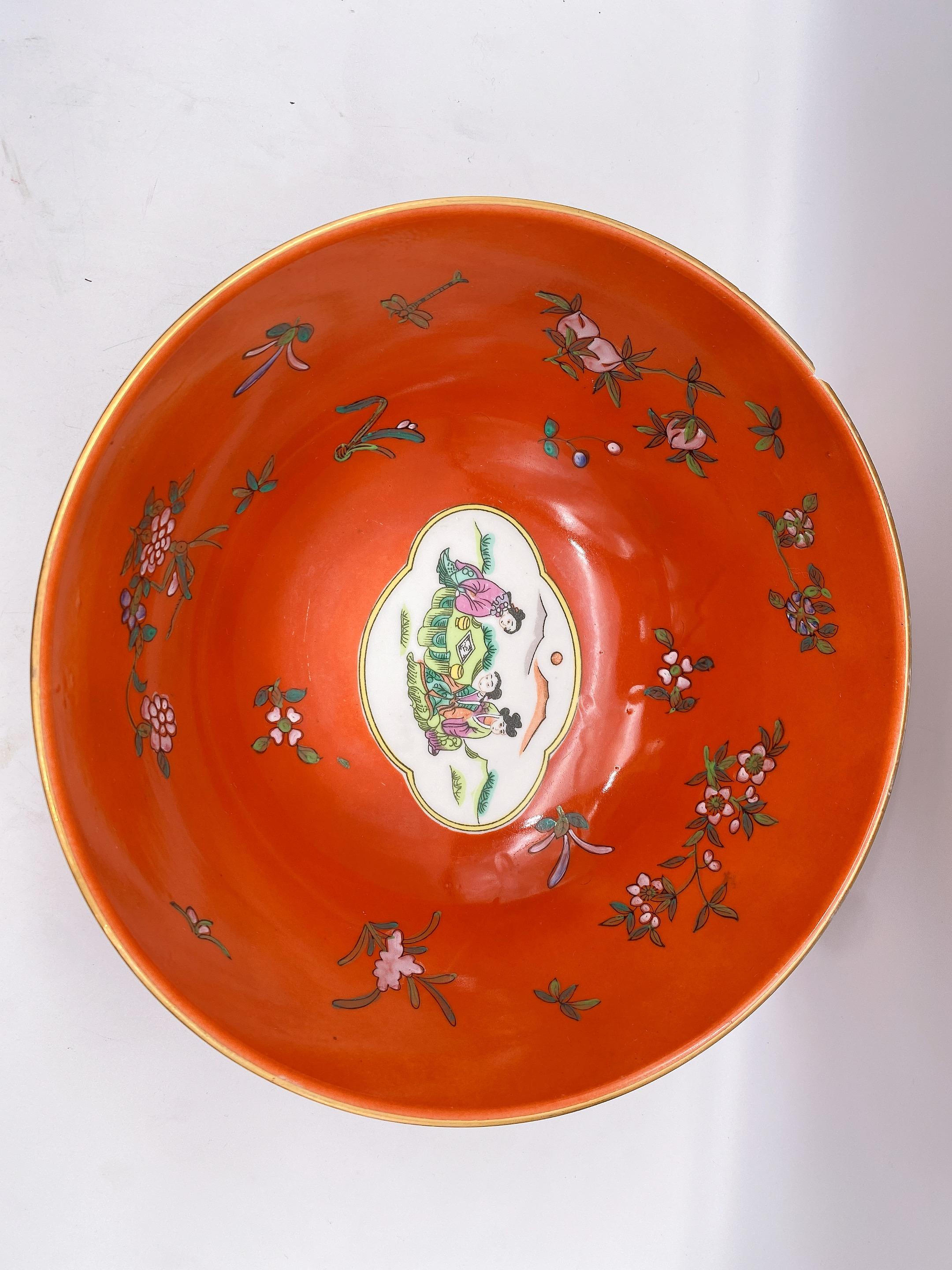 Bol ancien en porcelaine chinoise Famille Rose peint à la main en vente 2